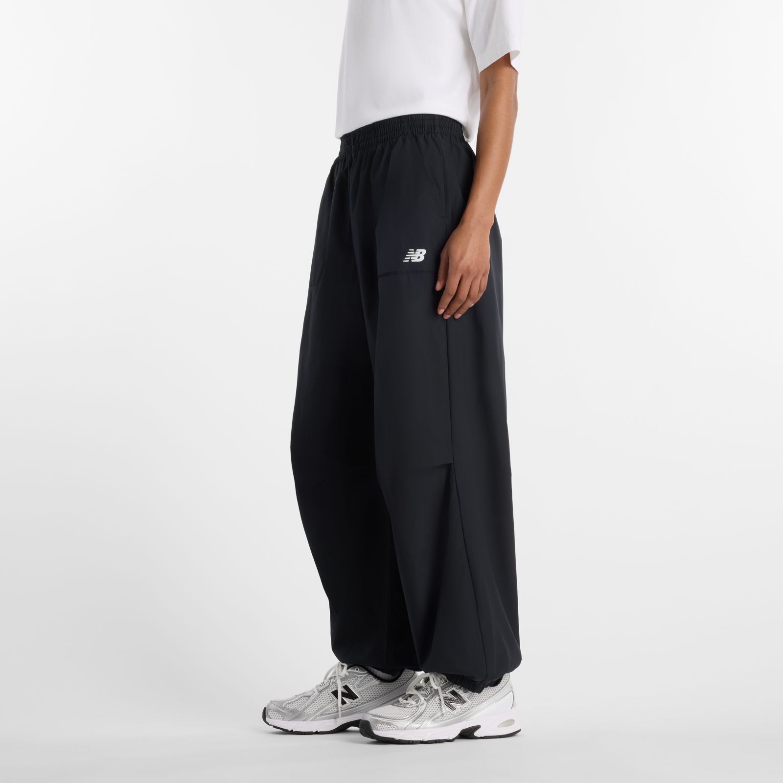 Женские брюки New Balance Trackside Woven Pant — фото 4