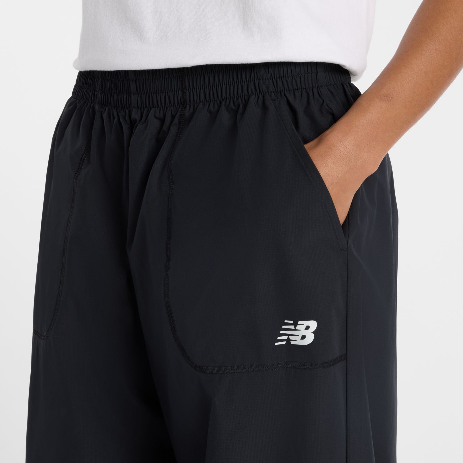 Женские брюки New Balance Trackside Woven Pant — фото 2