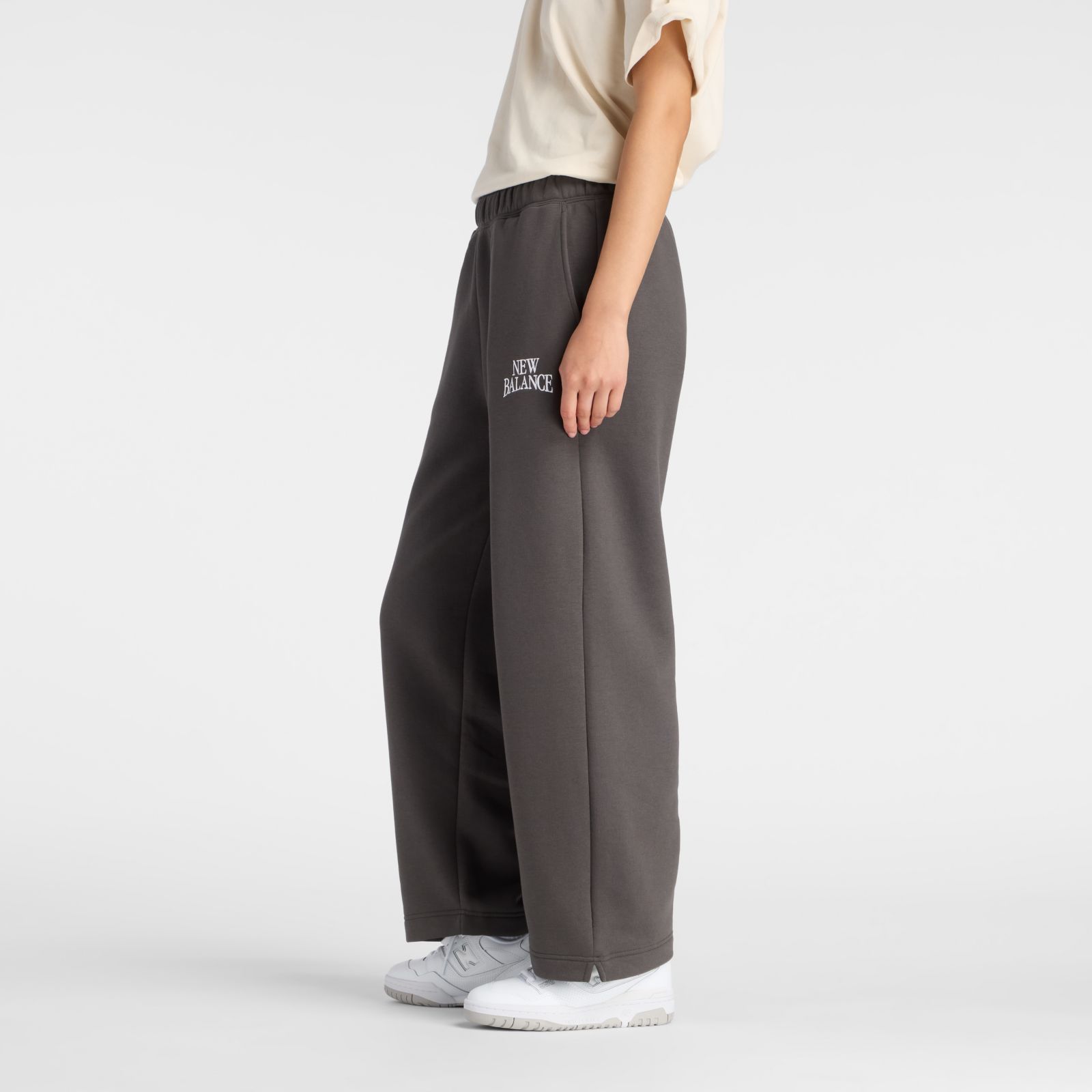 Женские брюки New Balance Trackside Fleece Barrel Pant — фото 4