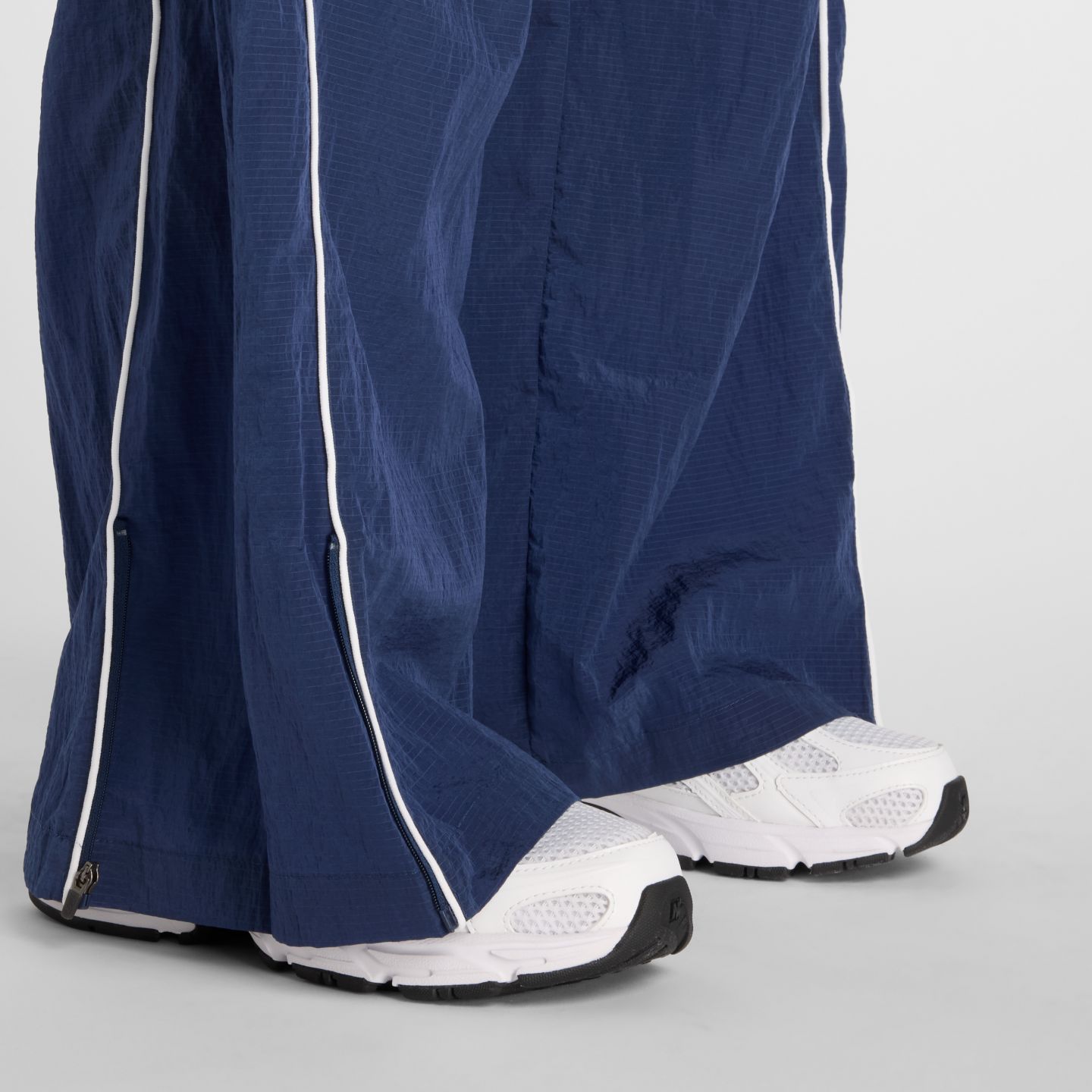 Женские брюки New Balance Sport Legacy Pant, цвет: Тёмно-синий — фото 5