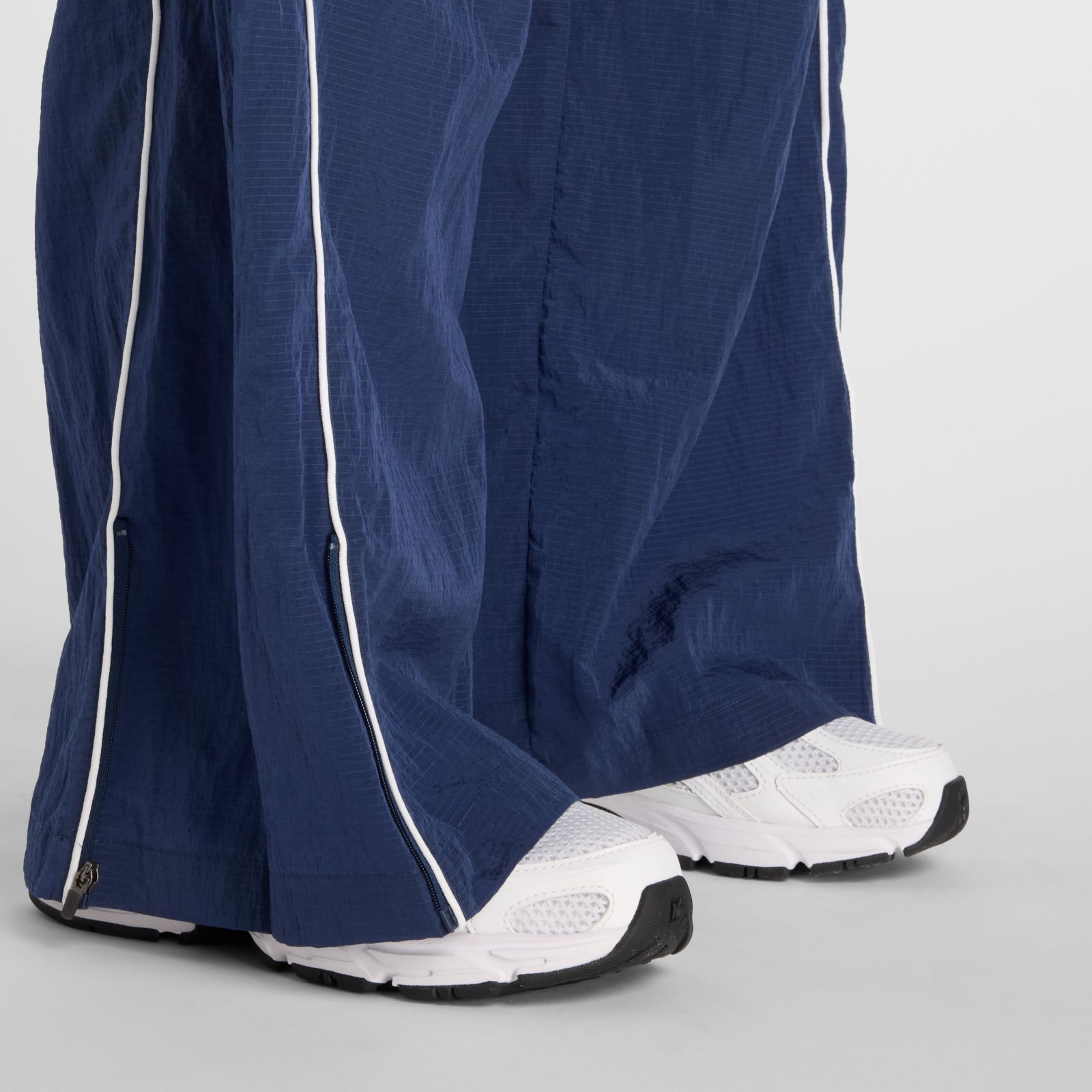 Женские брюки New Balance Sport Legacy Pant — фото 5