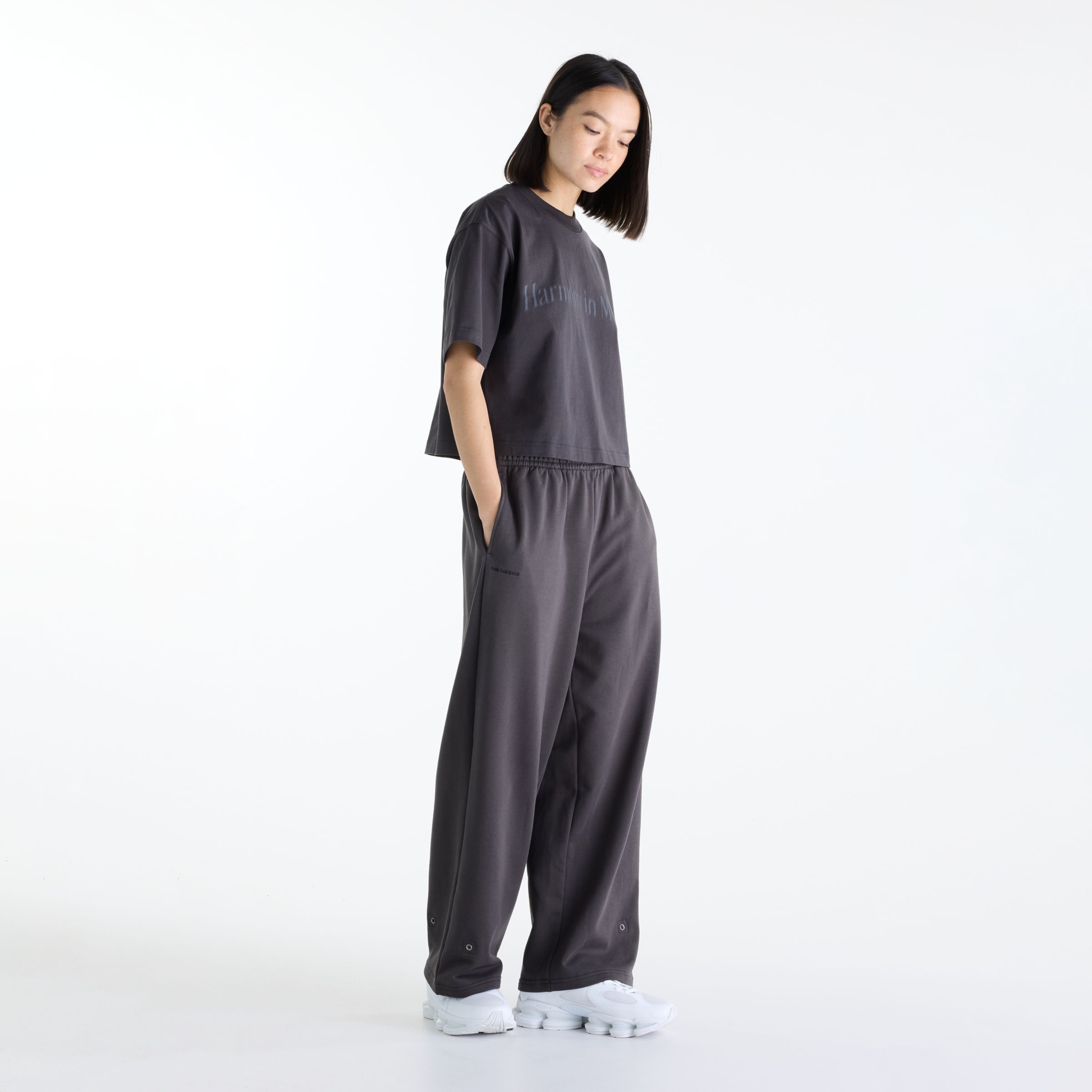 Gemma is wearing size S and is 5'7"/170.18cm. Chest: 30.5"/77.47cm, Waist: 24"/60.96cm, Hips: 35"/88.9cm