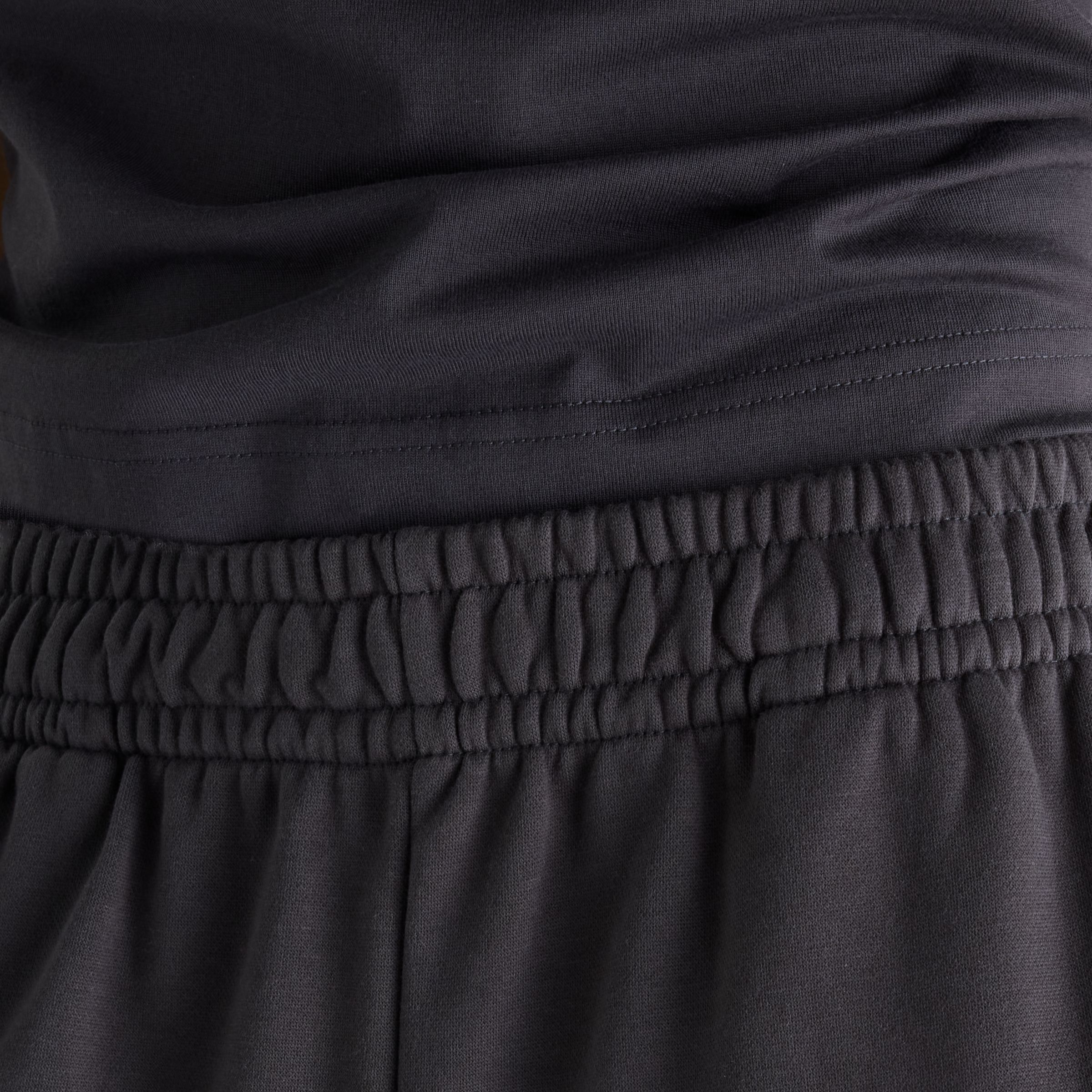 Gemma is wearing size S and is 5'7"/170.18cm. Chest: 30.5"/77.47cm, Waist: 24"/60.96cm, Hips: 35"/88.9cm