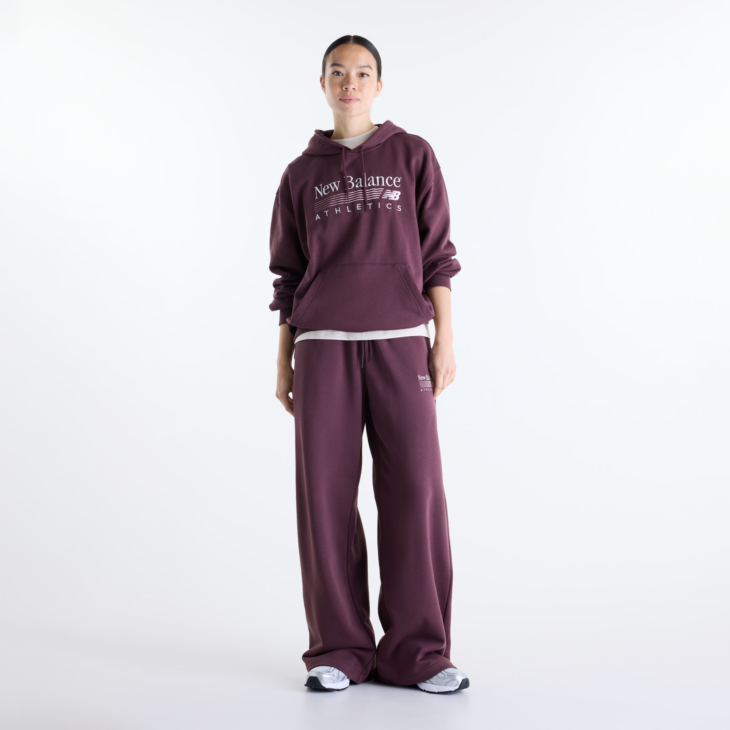 Gemma 穿著尺碼 S, 身高 5'7"/170.18cm 公分. 胸圍 : 30.5"/77.47cm, 腰圍 : 24"/60.96cm, 臀圍 : 35"/88.9cm