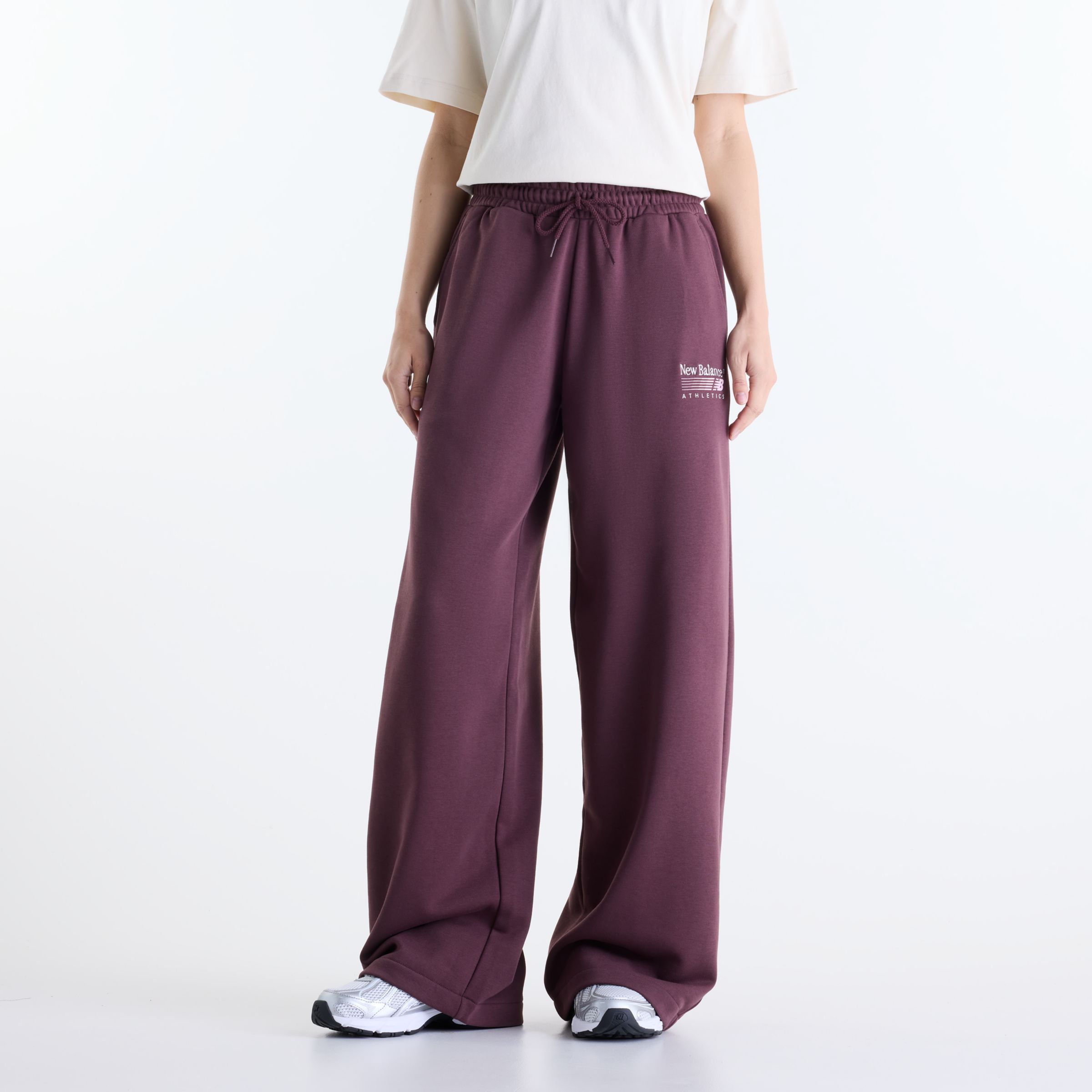 Gemma 穿著尺碼 S, 身高 5'7"/170.18cm 公分. 胸圍 : 30.5"/77.47cm, 腰圍 : 24"/60.96cm, 臀圍 : 35"/88.9cm