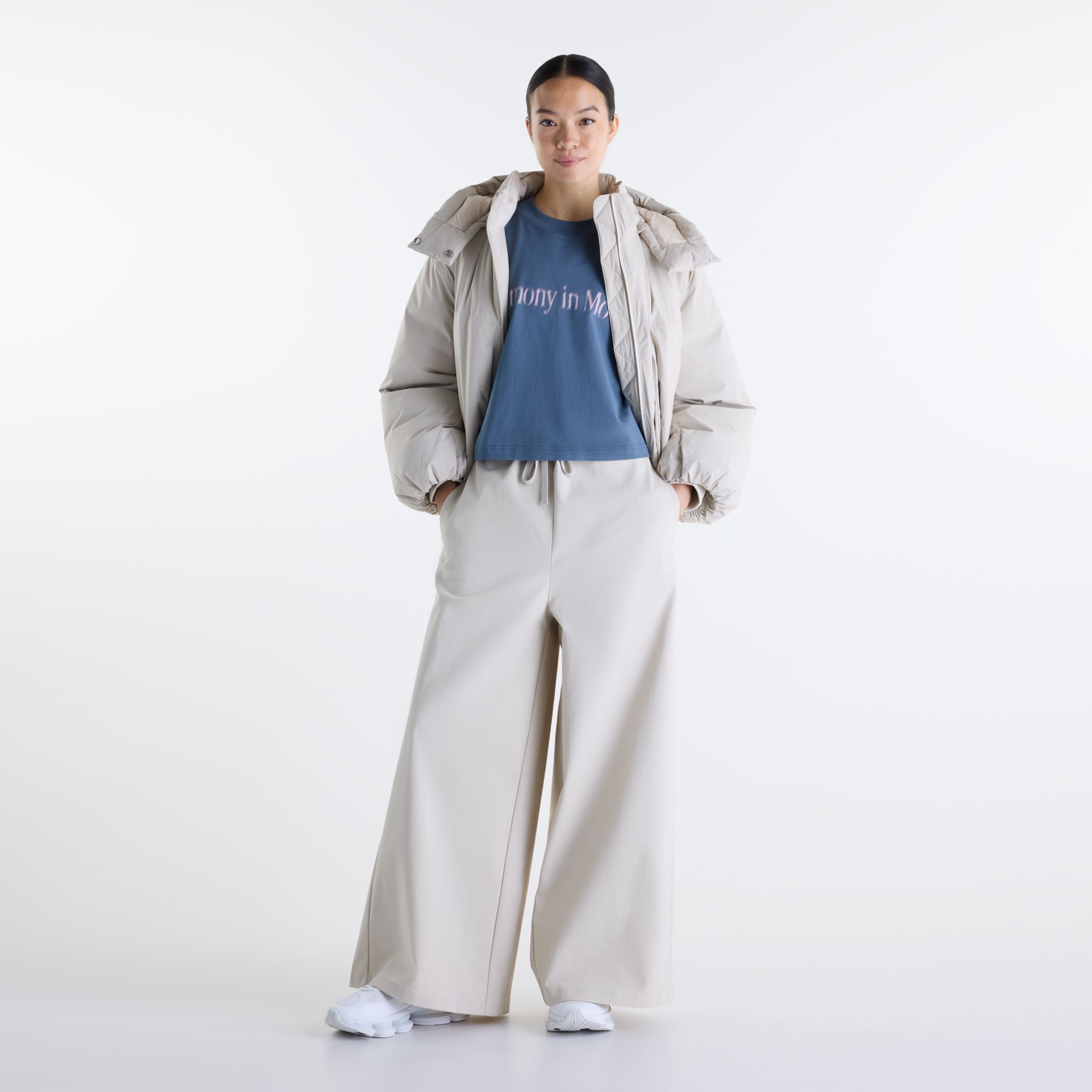 Gemma is wearing size S and is 5'7"/170.18cm. Chest: 30.5"/77.47cm, Waist: 24"/60.96cm, Hips: 35"/88.9cm