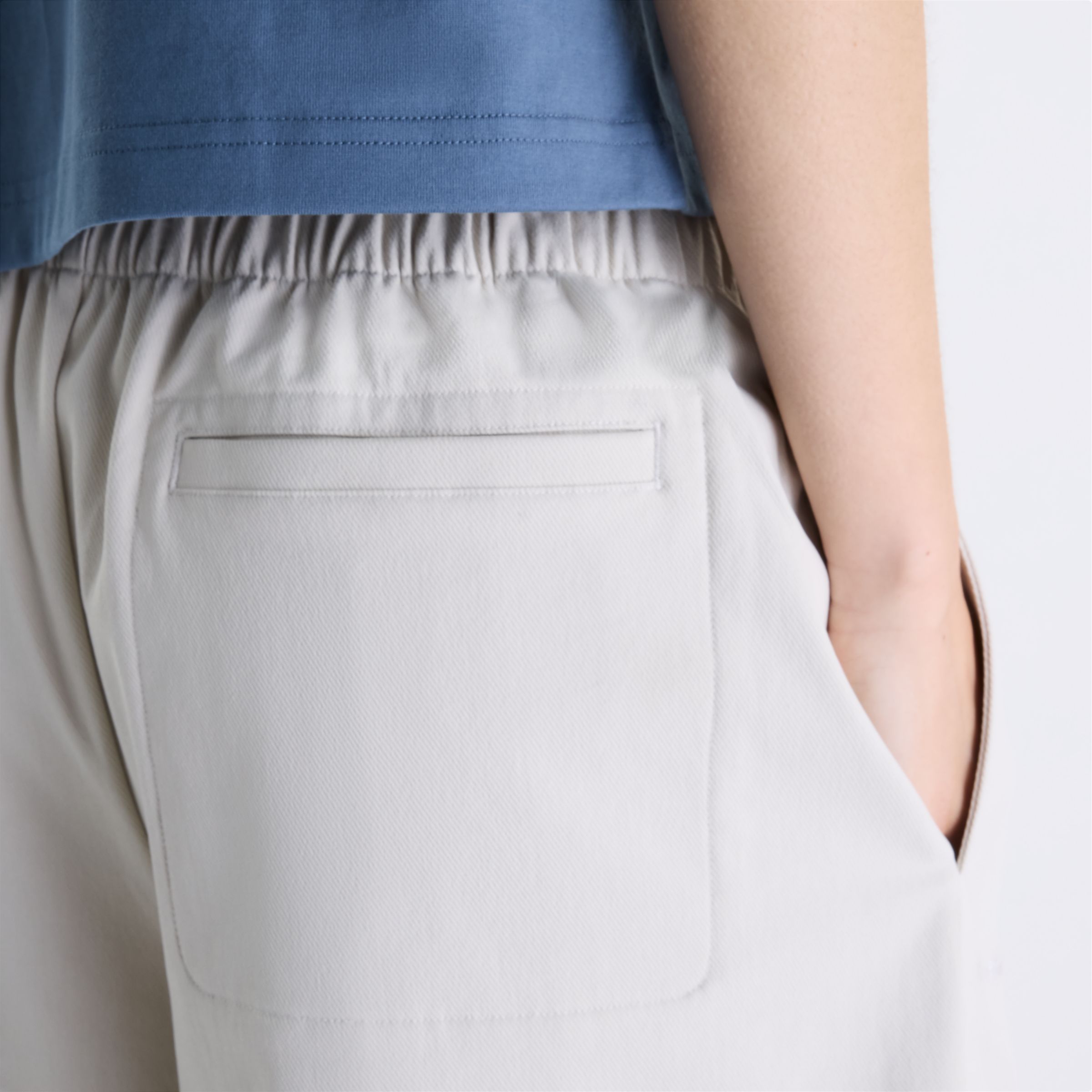 Gemma is wearing size S and is 5'7"/170.18cm. Chest: 30.5"/77.47cm, Waist: 24"/60.96cm, Hips: 35"/88.9cm