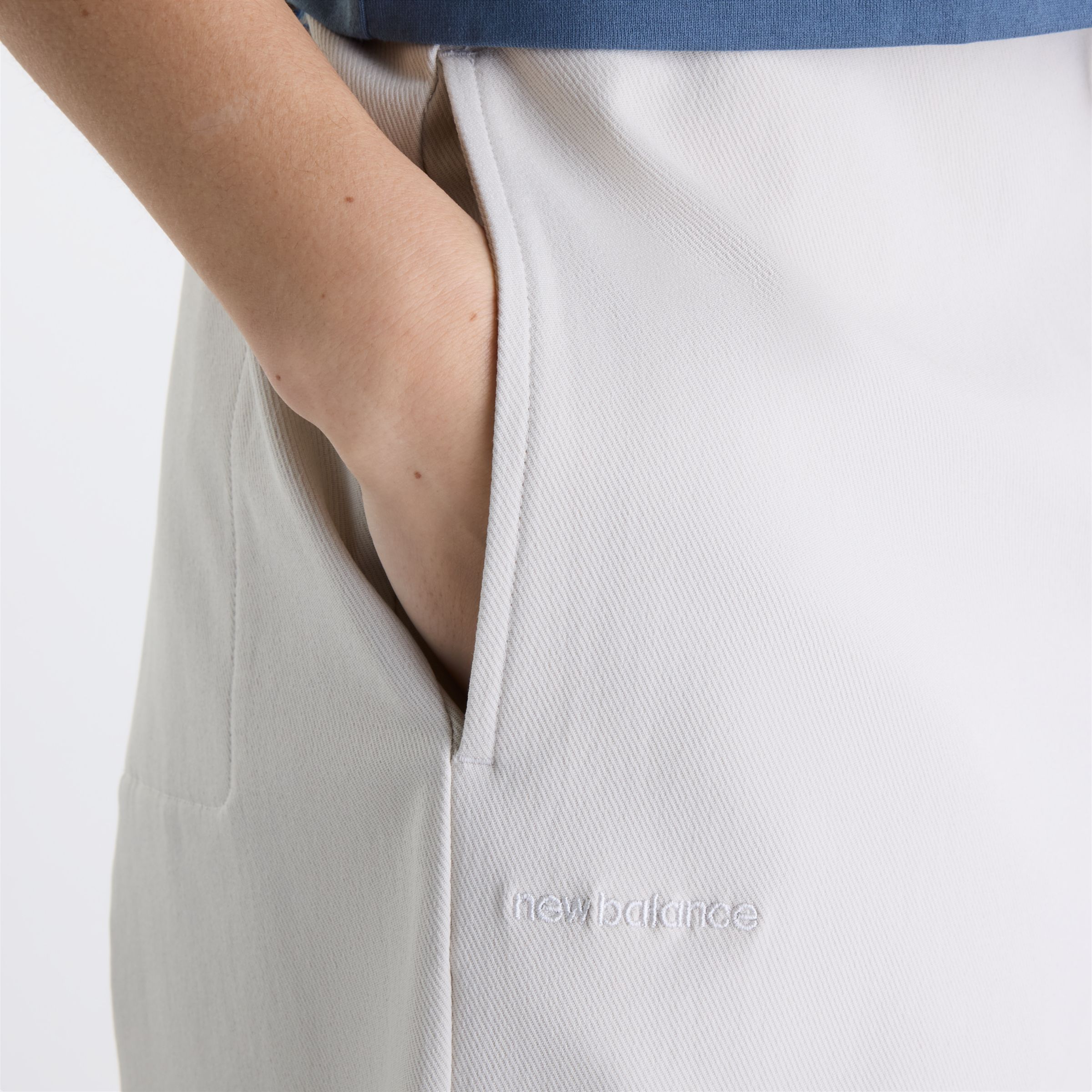 Gemma is wearing size S and is 5'7"/170.18cm. Chest: 30.5"/77.47cm, Waist: 24"/60.96cm, Hips: 35"/88.9cm