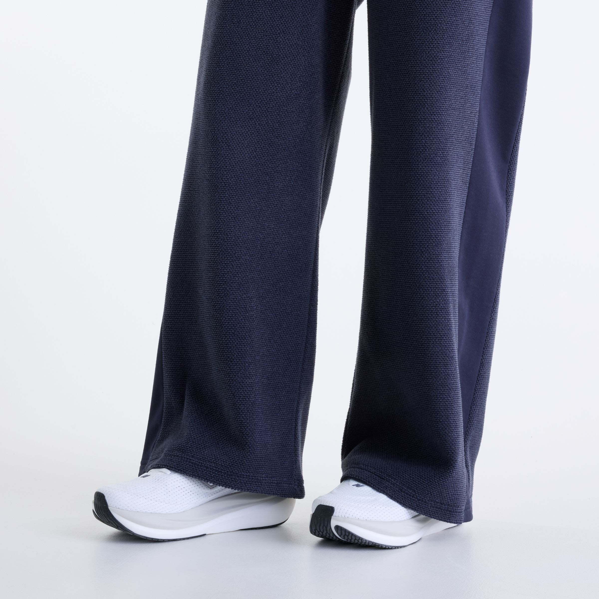 Gemma is wearing size S and is 5'7"/170.18cm. Chest: 30.5"/77.47cm, Waist: 24"/60.96cm, Hips: 35"/88.9cm