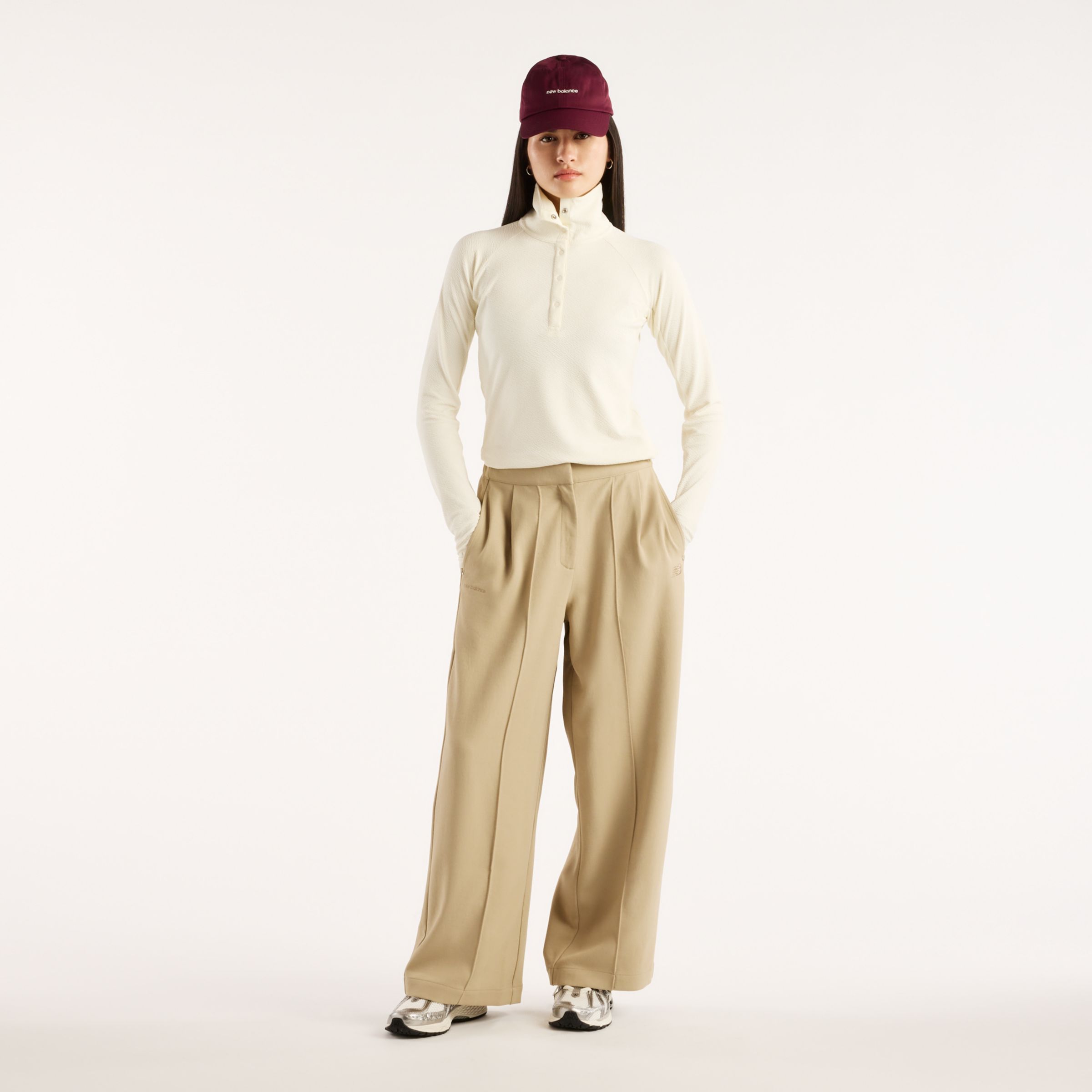 Augustina is wearing size S and is 5'7"/171cm. Chest: 32"/81cm, Waist: 24"/61cm, Hips: 36.25"/92cm
