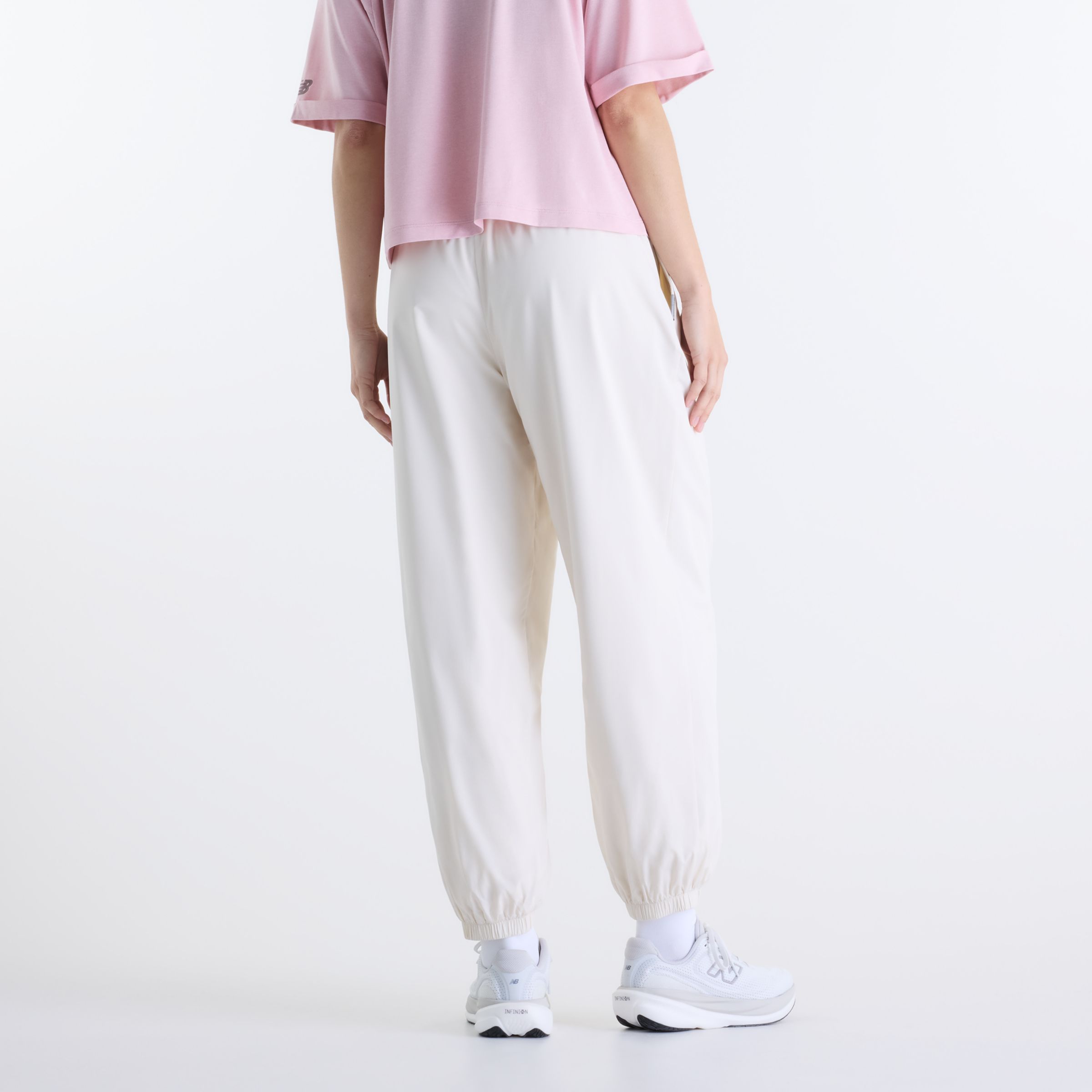 Gemma is wearing size S and is 5'7"/170.18cm. Chest: 30.5"/77.47cm, Waist: 24"/60.96cm, Hips: 35"/88.9cm