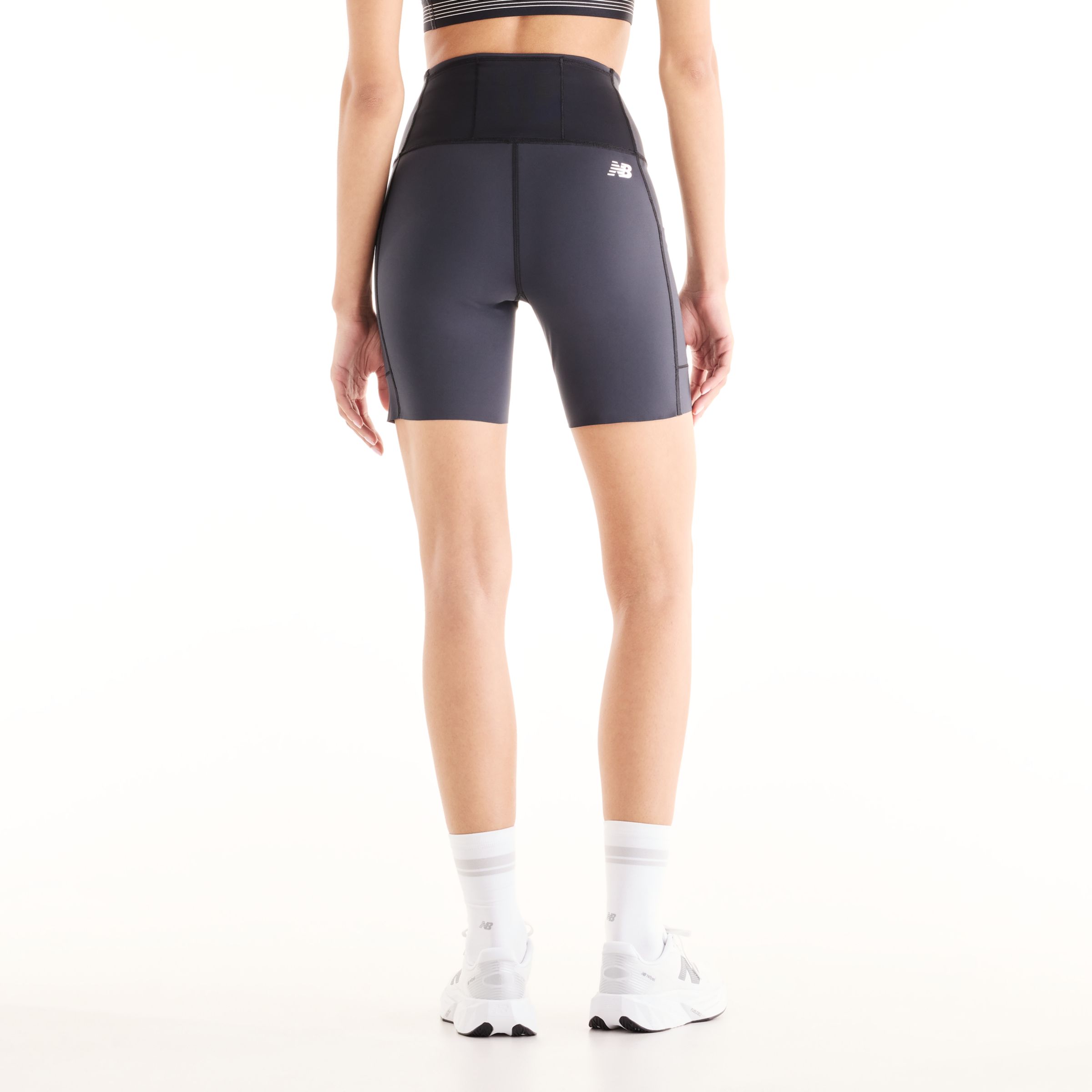 Lola is wearing size S and is 5'8"/172.72cm. Chest: 31.5"/80.01cm, Waist: 25.5"/64.77cm, Hips: 36"/91.44cm