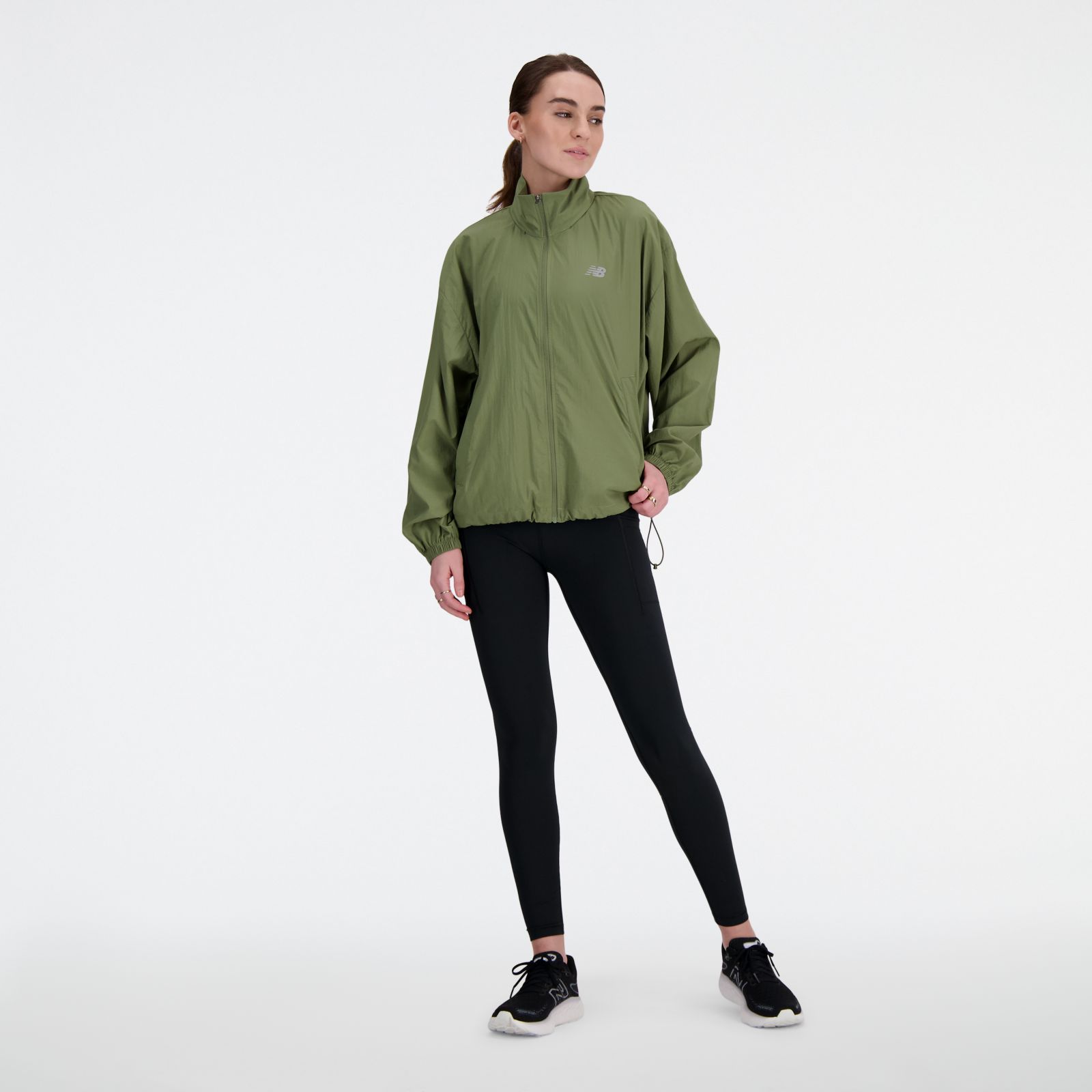 Женские куртки New Balance RC Essential Packable Jacket — фото 4