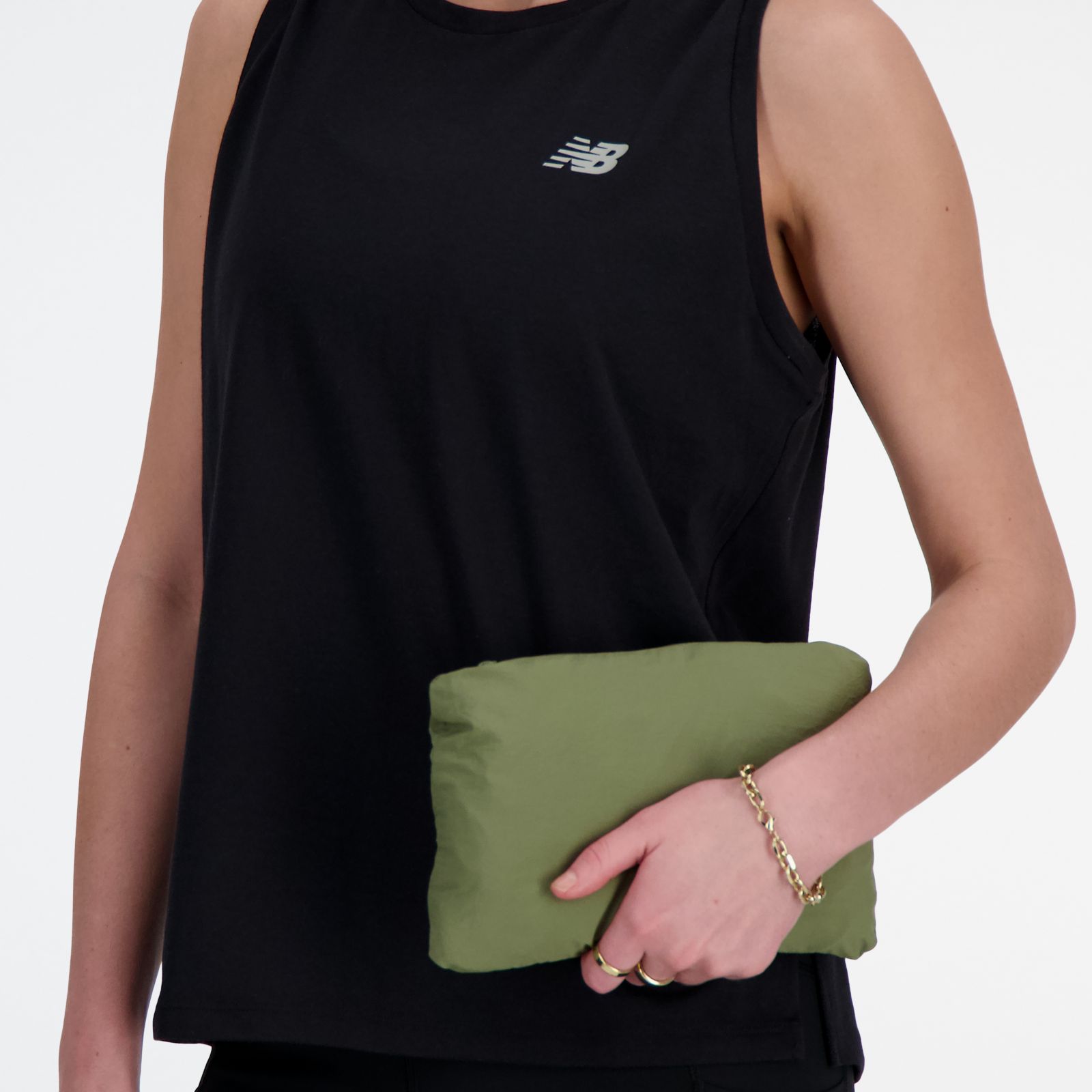Женские куртки New Balance RC Essential Packable Jacket — фото 2