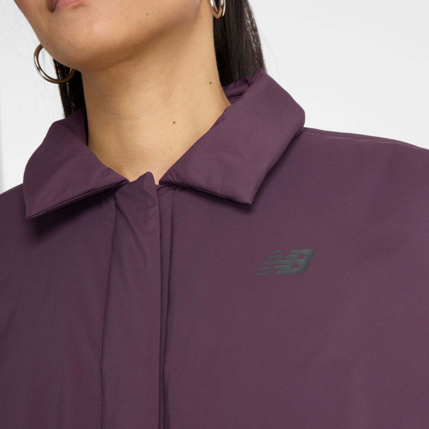 Женская куртка New Balance Coaches, цвет: Сливовый коричневый — фото 6
