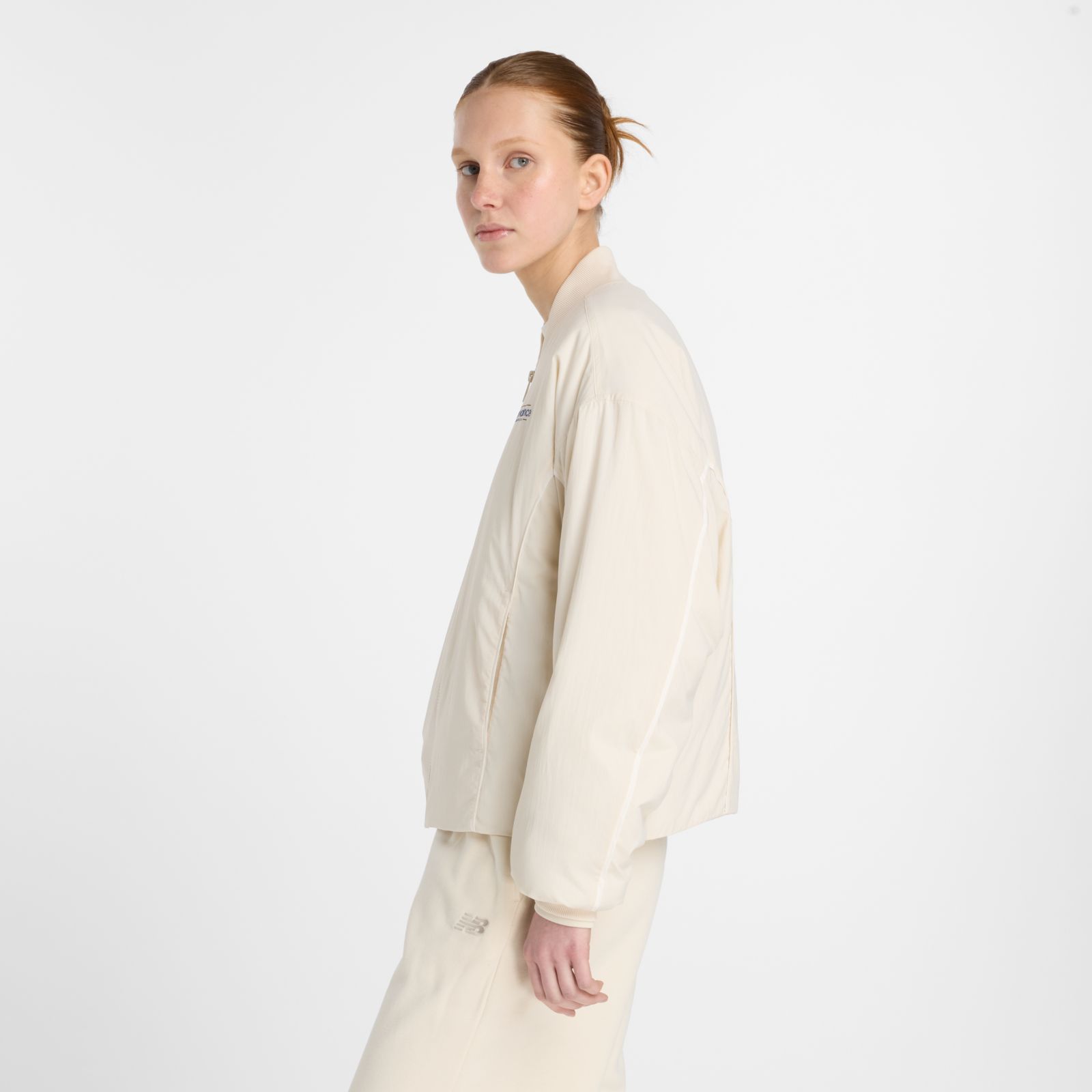 Женские куртки New Balance Reimagined Woven Bomber Jacket — фото 4