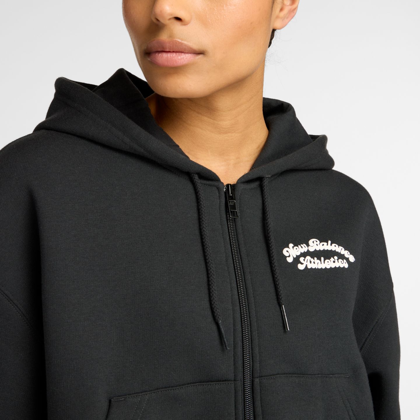 Женское худи New Balance Linear Heritage Fleece Full Zip, цвет: Чёрный — фото 2