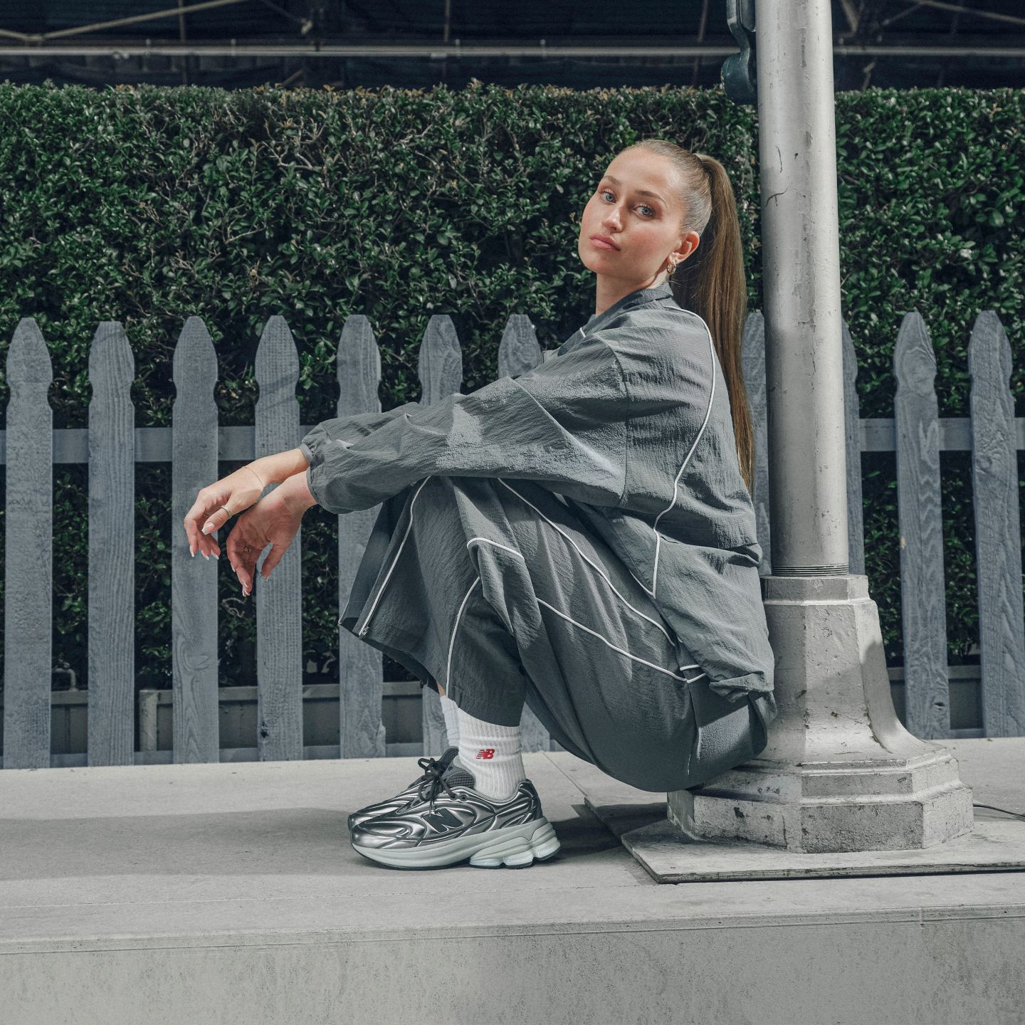Женская куртка New Balance Sport Legacy, цвет: Тёмно-серый — фото 3