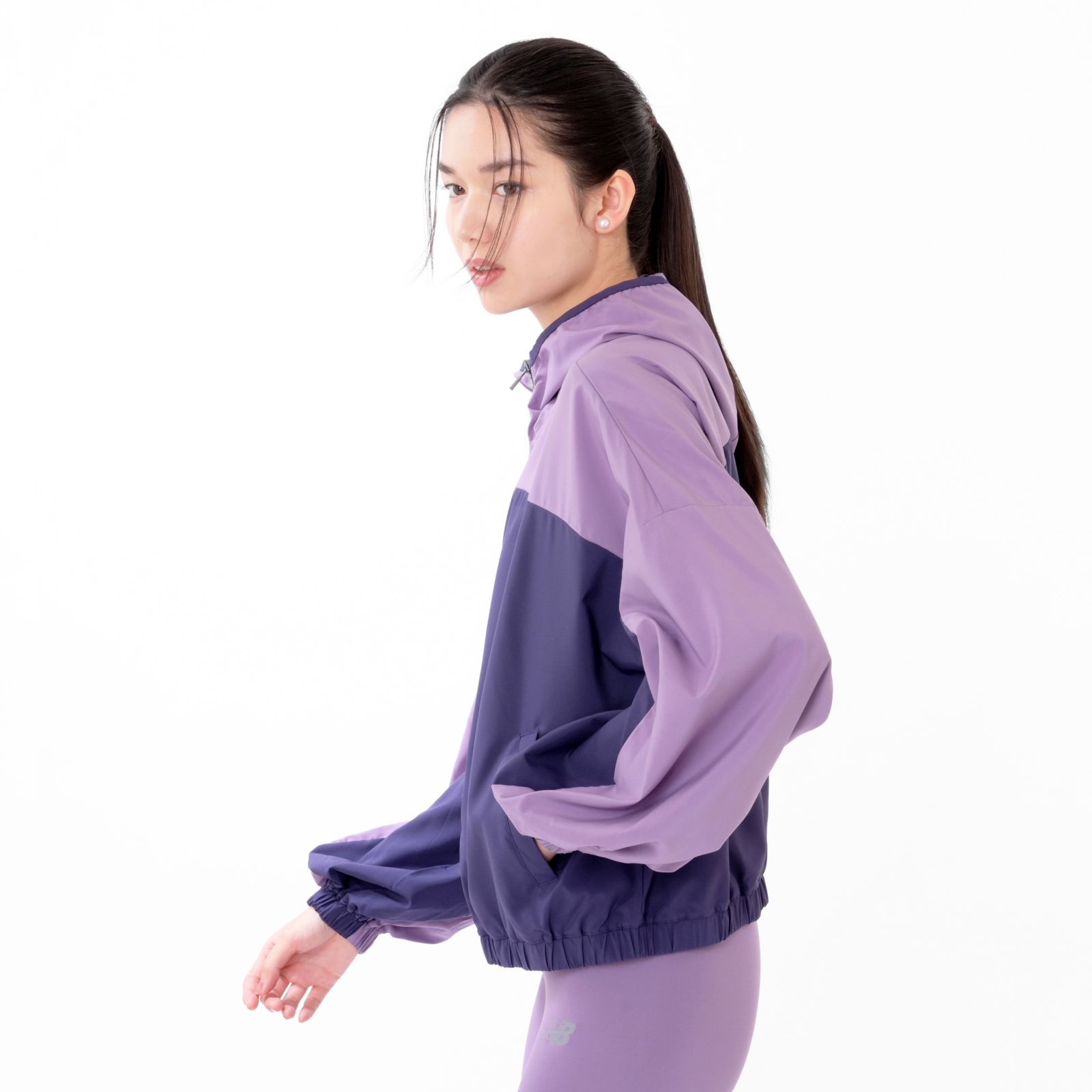 Женские куртки New Balance Sport Woven Jacket — фото 4