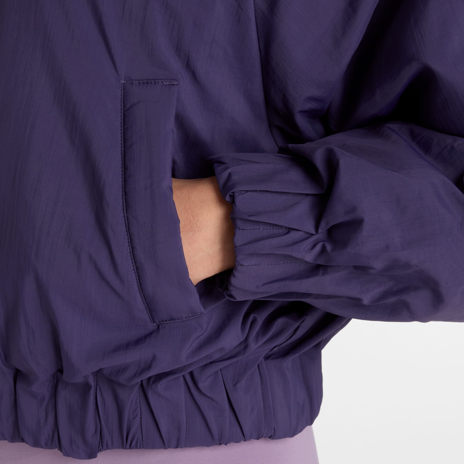 Женские куртки New Balance Woven Bomber Jacket — фото 5