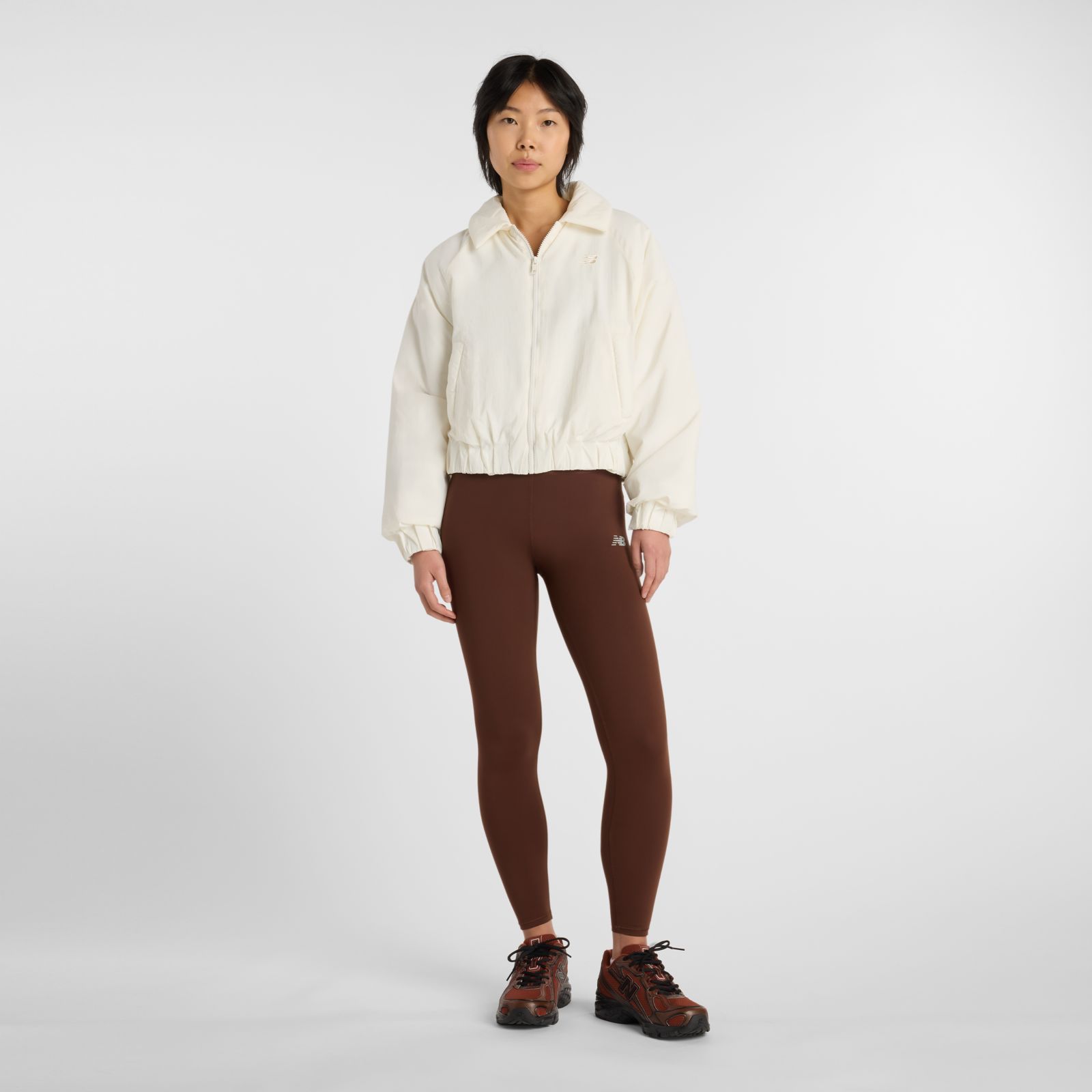 Женские куртки New Balance Woven Bomber Jacket — фото 2