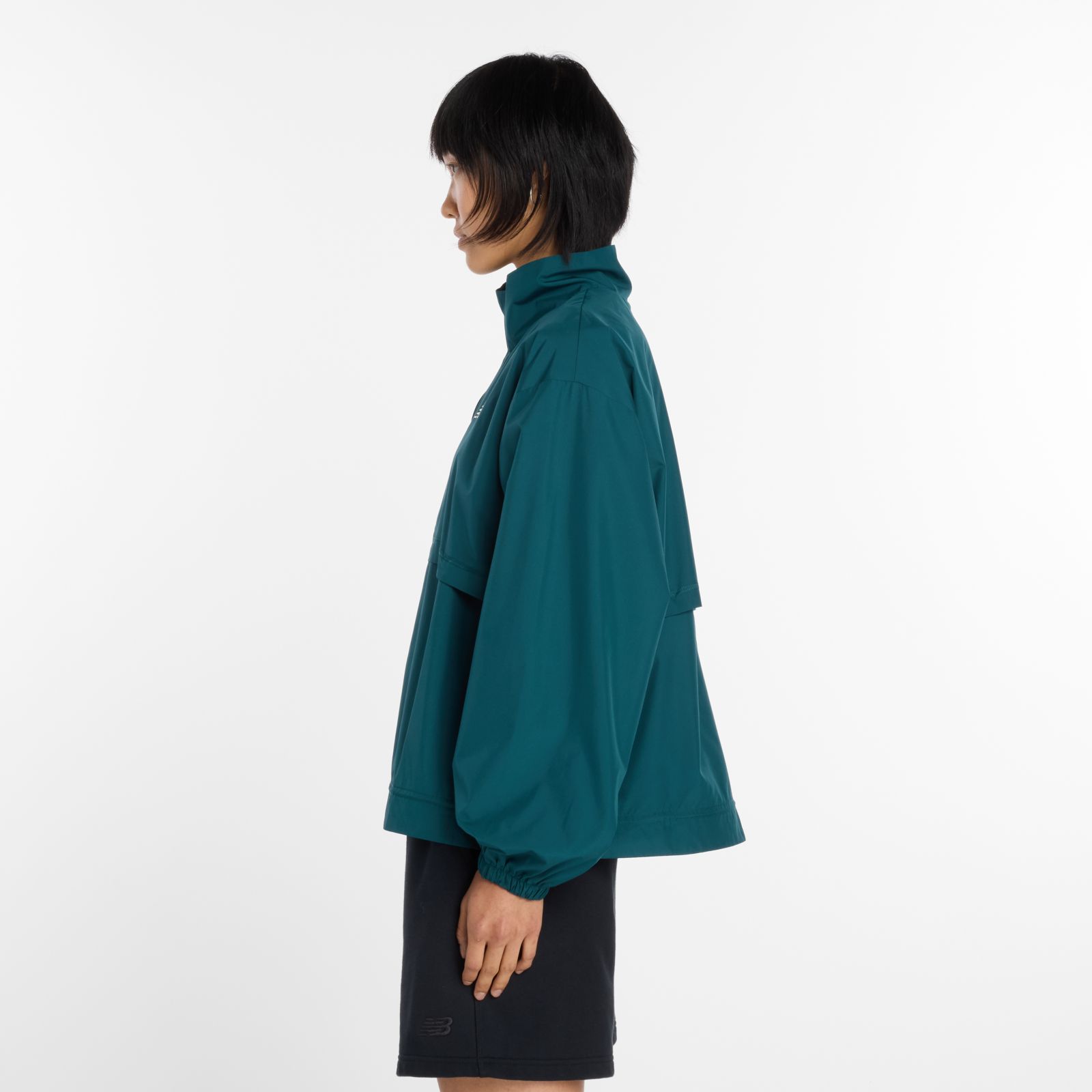 Женские куртки New Balance Trackside Woven Jacket — фото 4