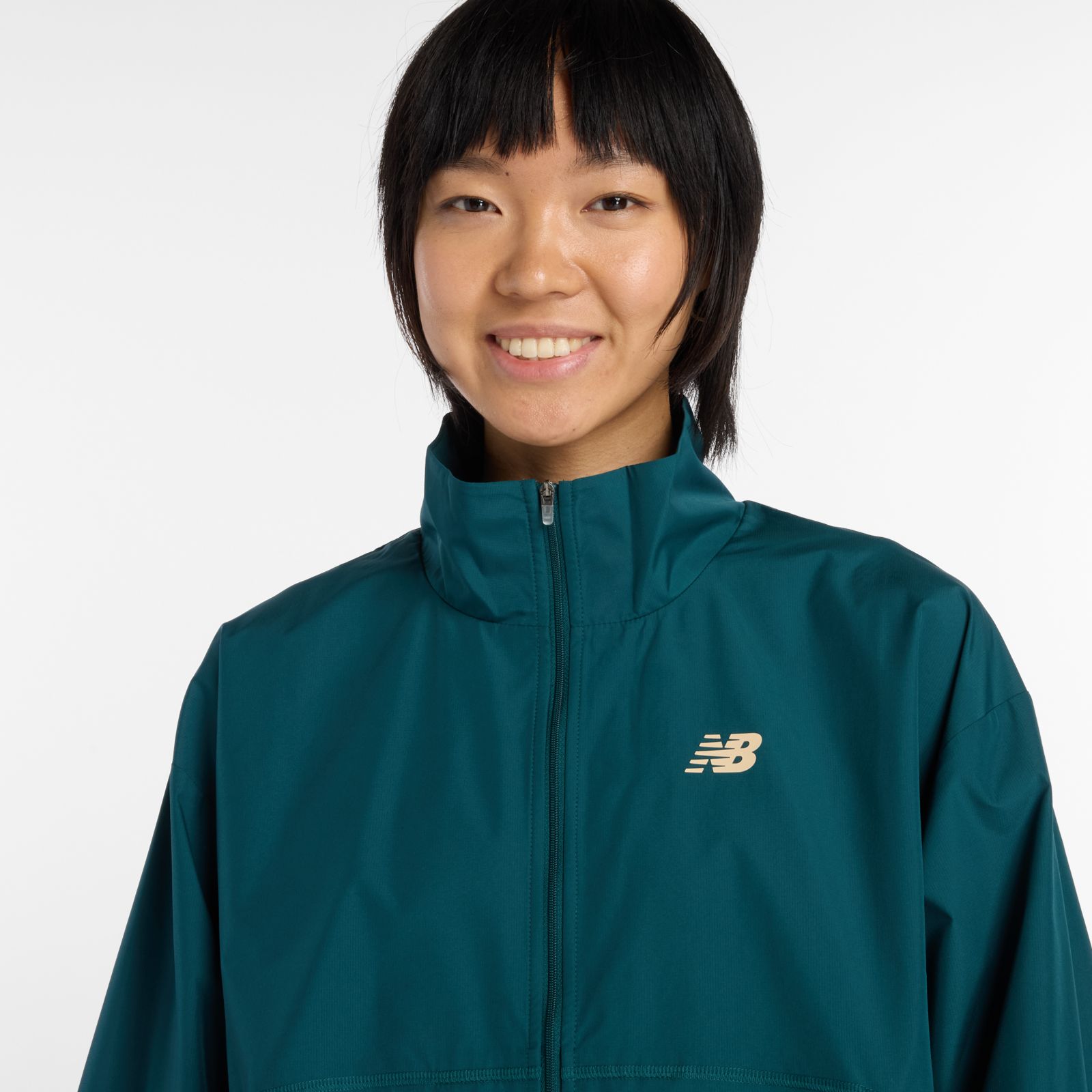 Женские куртки New Balance Trackside Woven Jacket — фото 3