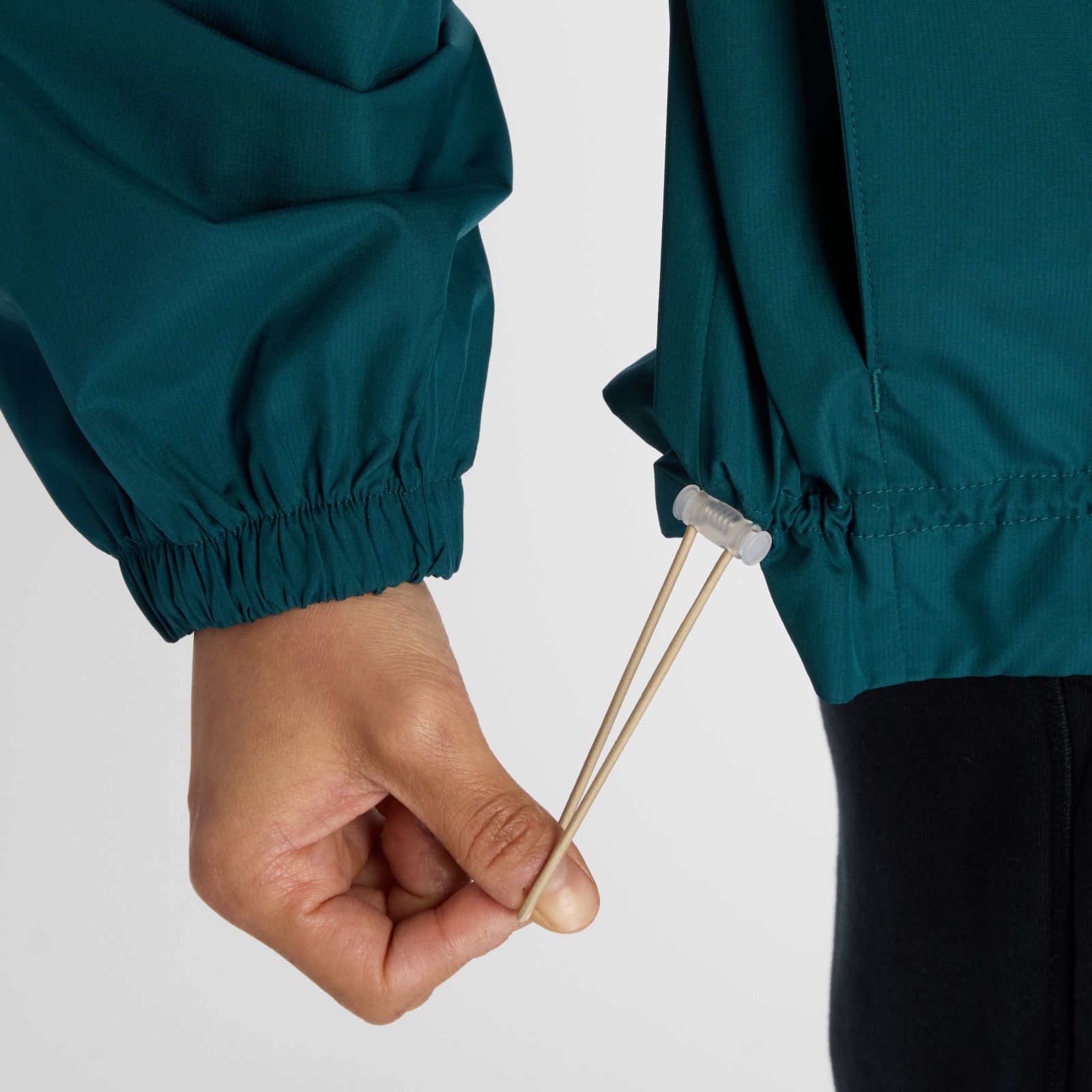 Женские куртки New Balance Trackside Woven Jacket — фото 6