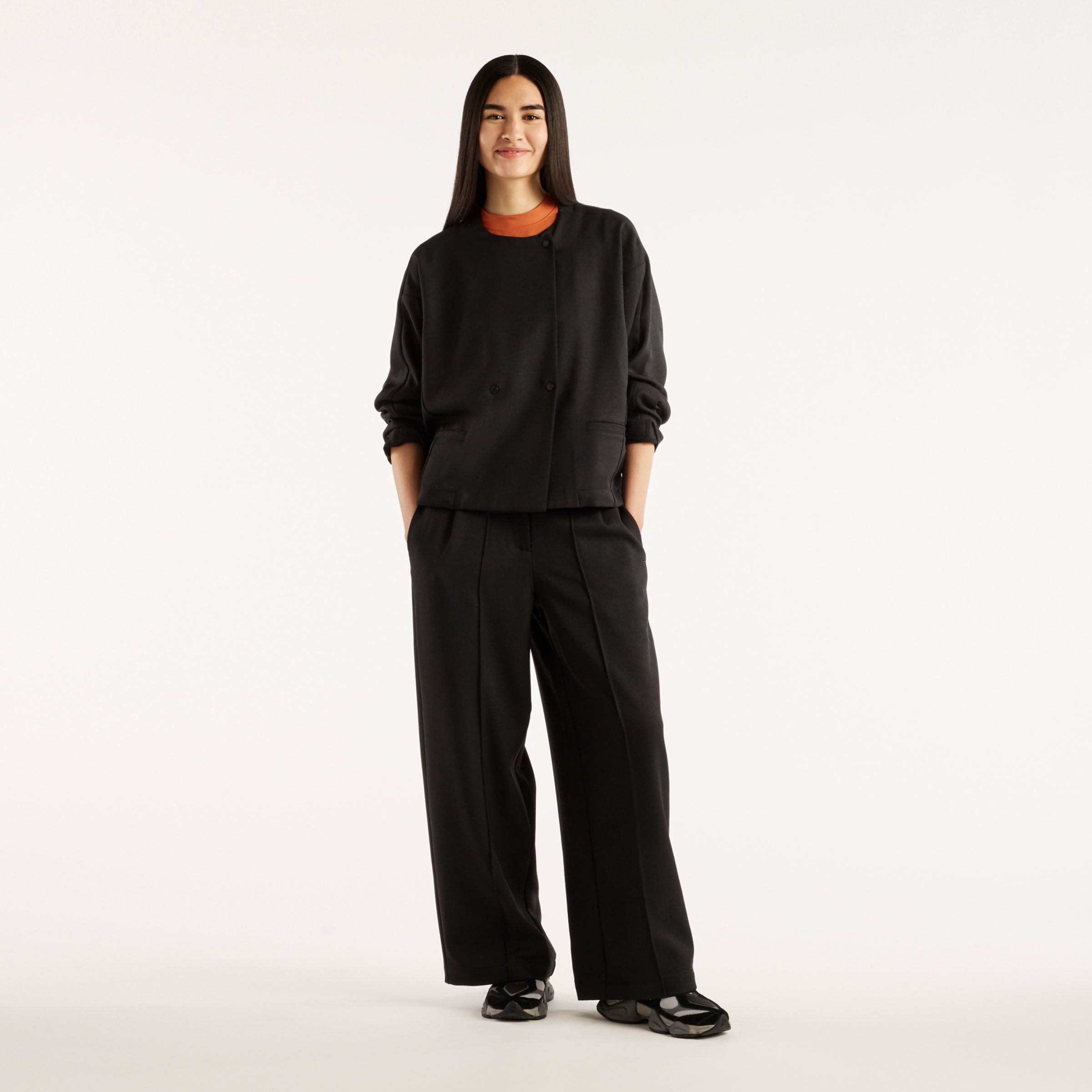 Augustina is wearing size S and is 5'7"/171cm. Chest: 32"/81cm, Waist: 24"/61cm, Hips: 36.25"/92cm