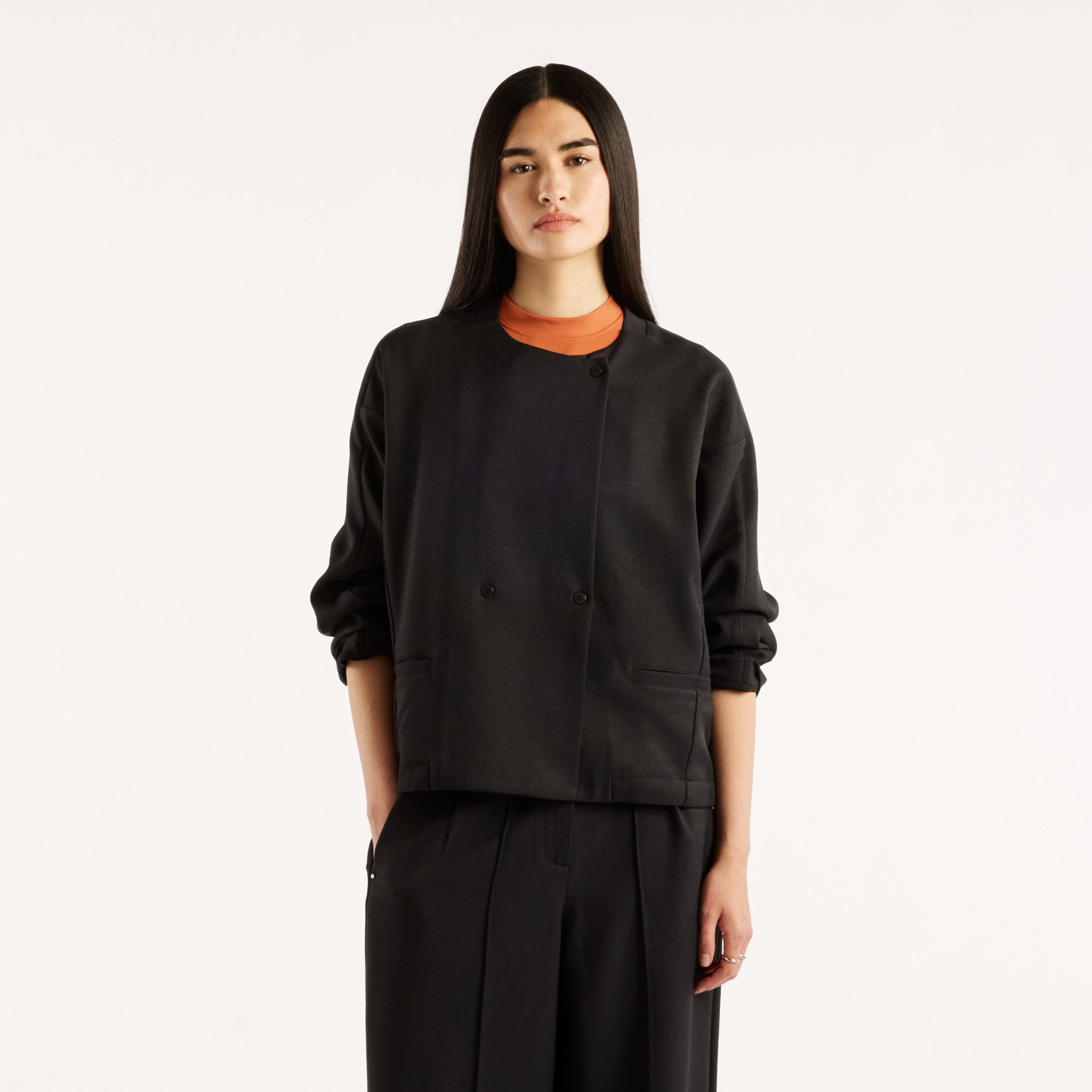 Augustina is wearing size S and is 5'7"/171cm. Chest: 32"/81cm, Waist: 24"/61cm, Hips: 36.25"/92cm