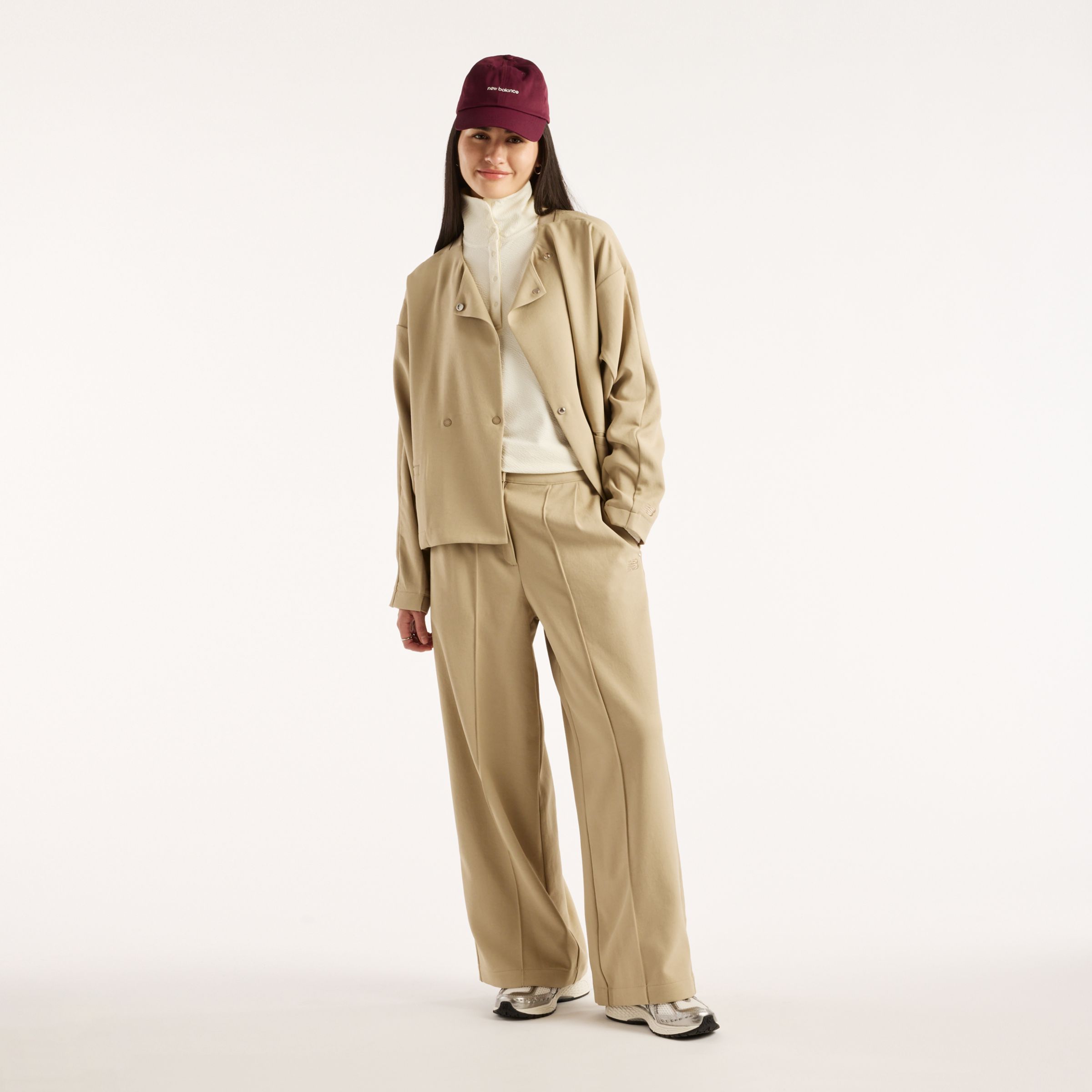 Augustina 穿著尺碼 S, 身高 5'7"/171cm 公分. 胸圍 : 32"/81cm, 腰圍 : 24"/61cm, 臀圍 : 36.25"/92cm