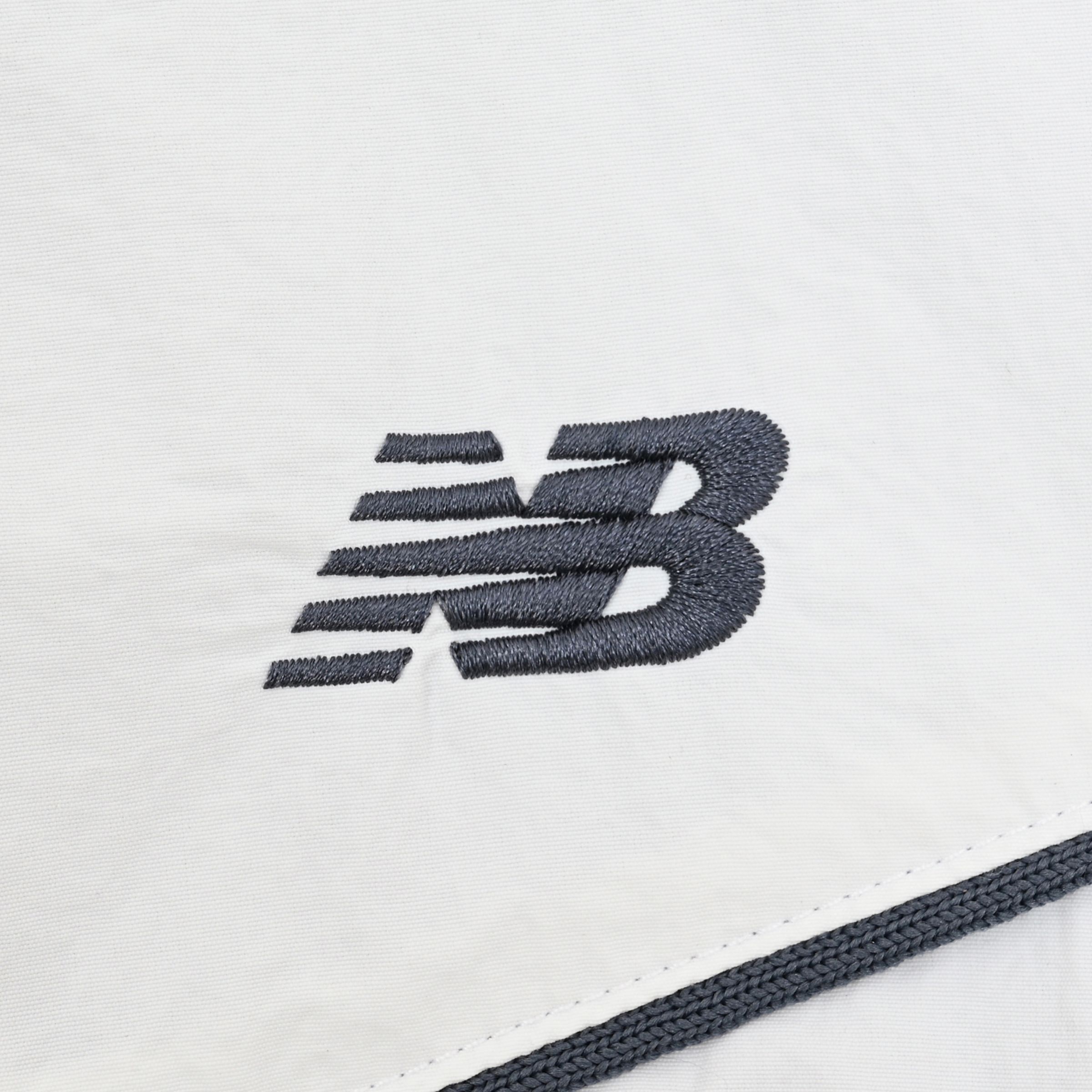 New Balance ウィメンズタスランナイロンウーブンジャケット, WJ62E4C6RFN