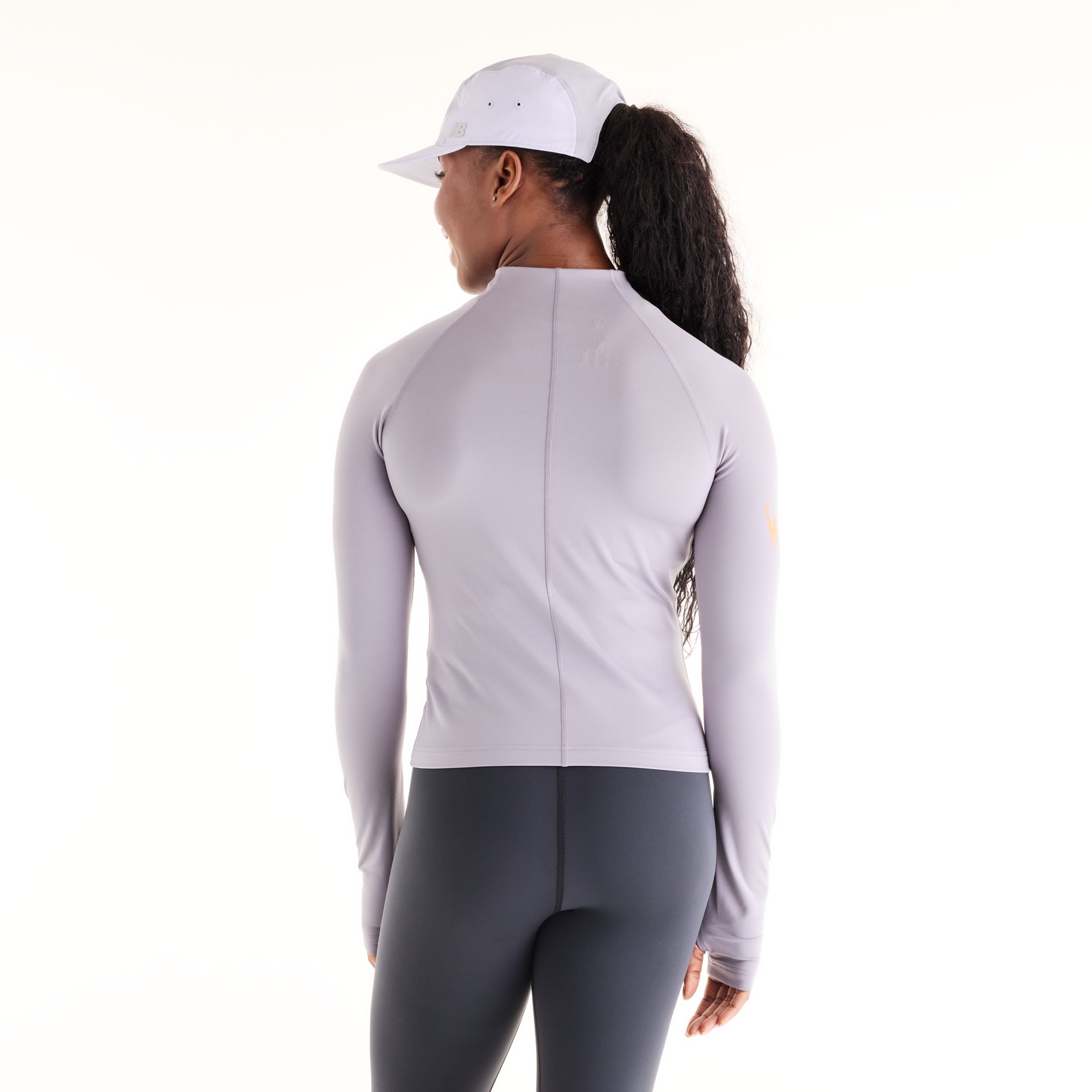 Isio-Maya is wearing size S and is 5'8"/172.72cm. Chest: 34"/86.36cm, Waist: 27.5"/69.85cm, Hips: 39"/99.06cm
