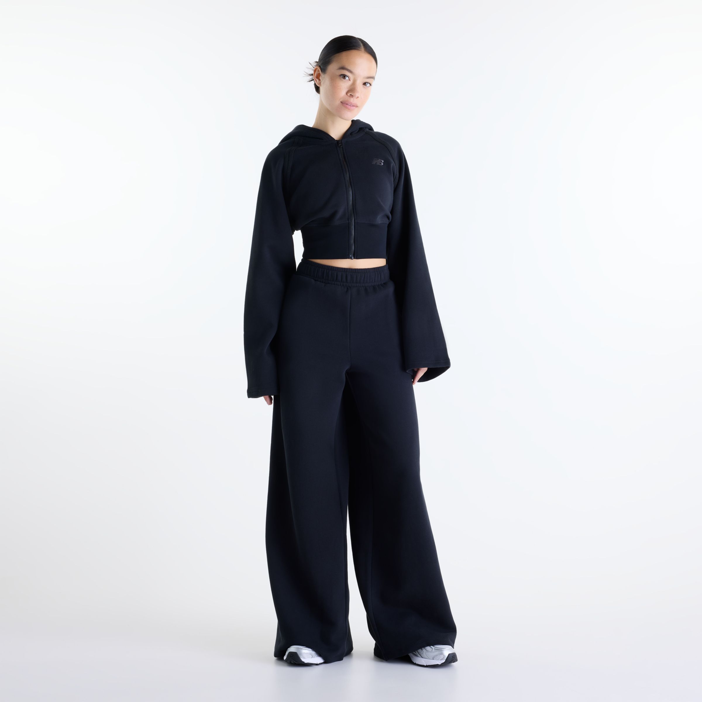 Gemma is wearing size S and is 5'7"/170.18cm. Chest: 30.5"/77.47cm, Waist: 24"/60.96cm, Hips: 35"/88.9cm