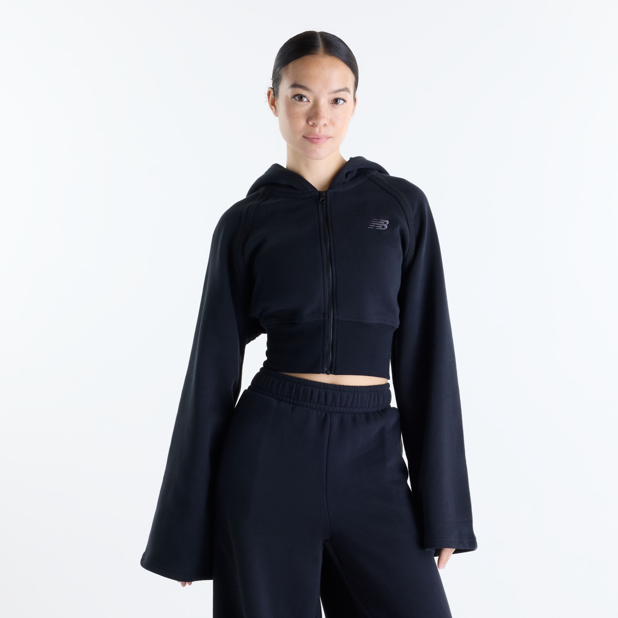 Gemma is wearing size S and is 5'7"/170.18cm. Chest: 30.5"/77.47cm, Waist: 24"/60.96cm, Hips: 35"/88.9cm