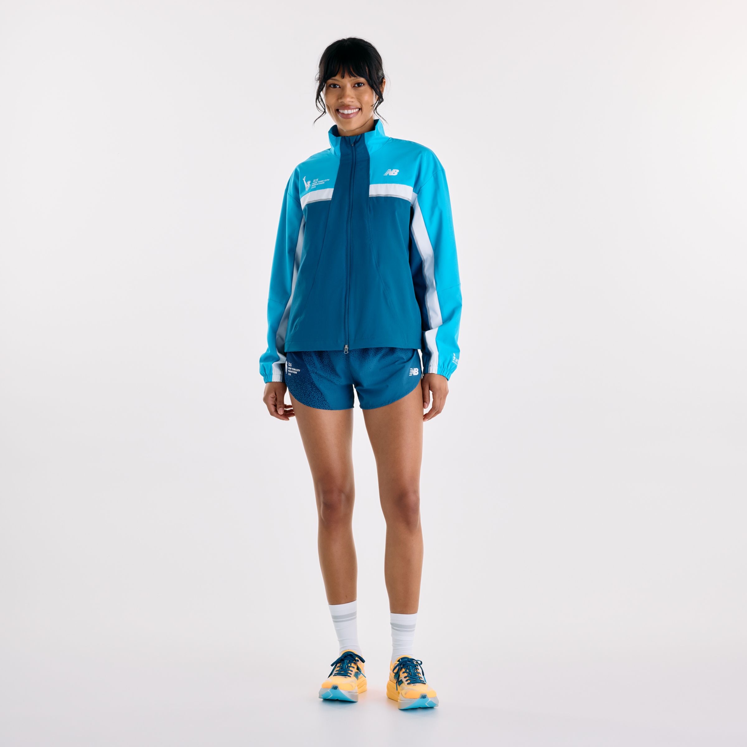 Chi is wearing size S and is 5'9"/ 175cm. Chest: 32"/81cm, Waist: 24"/61cm, Hips: 35"/89cm