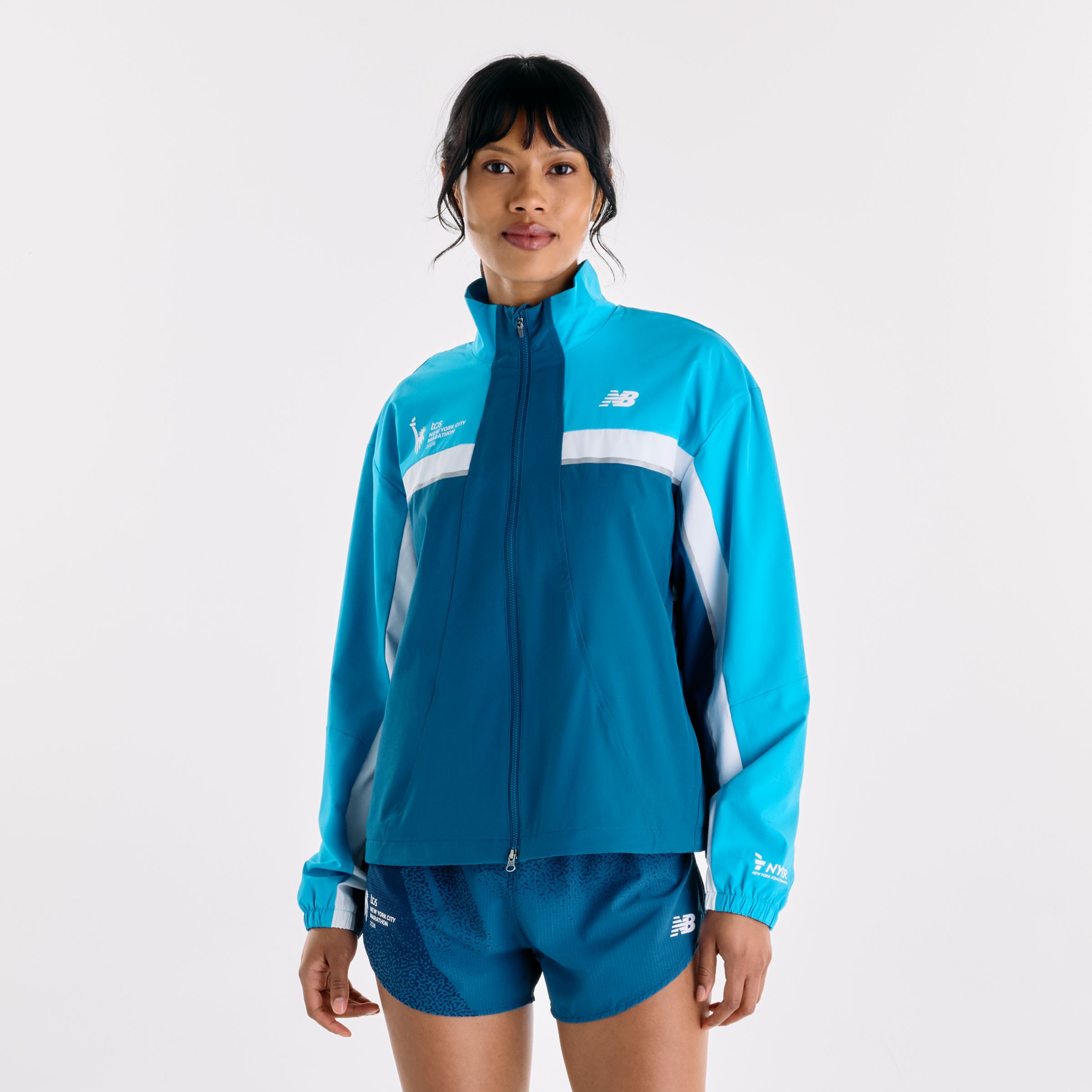 Chi is wearing size S and is 5'9"/ 175cm. Chest: 32"/81cm, Waist: 24"/61cm, Hips: 35"/89cm