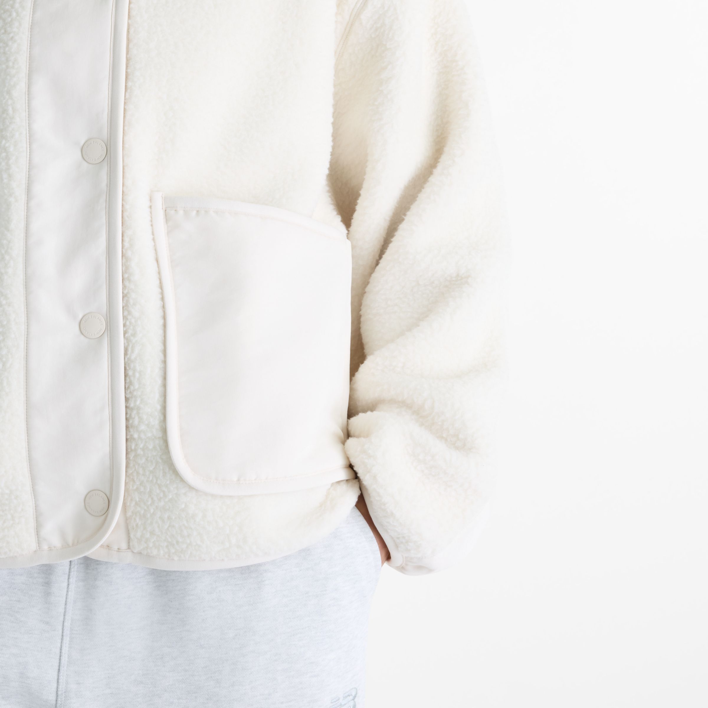 Nisaa is wearing size S and is 5'10"/177.8cm. Chest: 32"/81.28cm, Waist: 26"/66.04cm, Hips: 39"/99.06cm