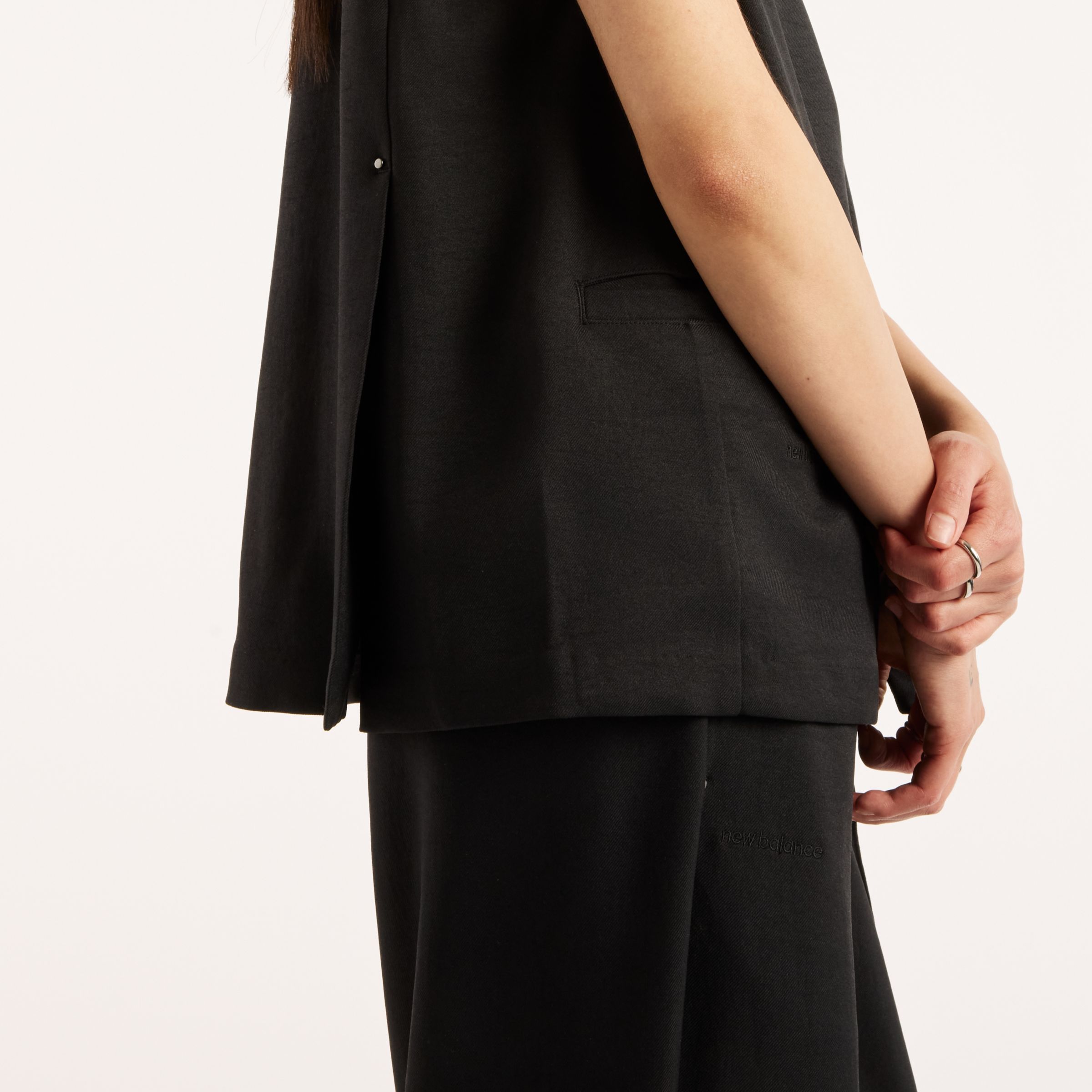 Augustina is wearing size S and is 5'7"/171cm. Chest: 32"/81cm, Waist: 24"/61cm, Hips: 36.25"/92cm