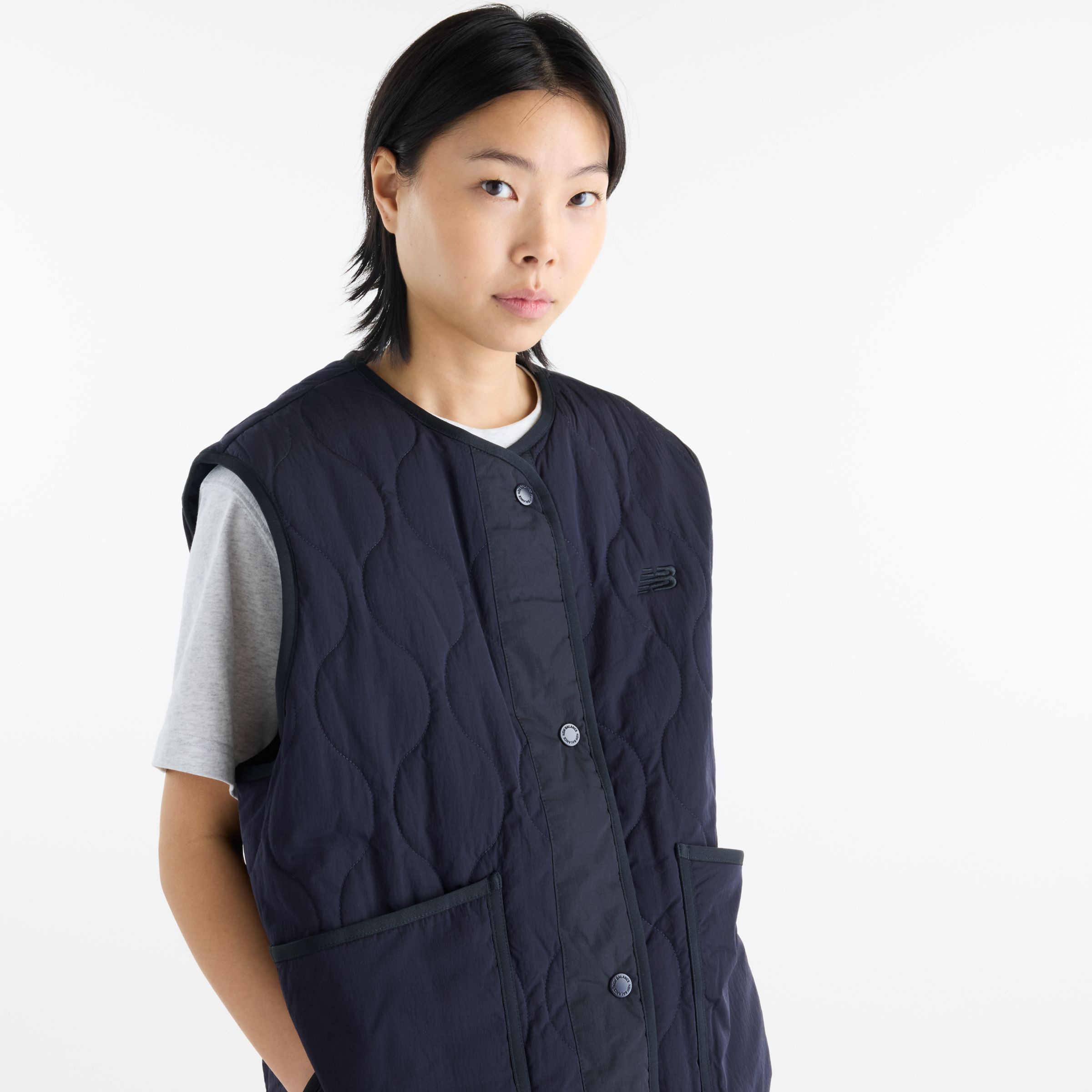 Suhyun porte du S et mesure 5'7"/170.18cm. Poitrine : 30"/76.2cm, Taille : 24"/60.96cm, Hanches : 35"/88.9cm
