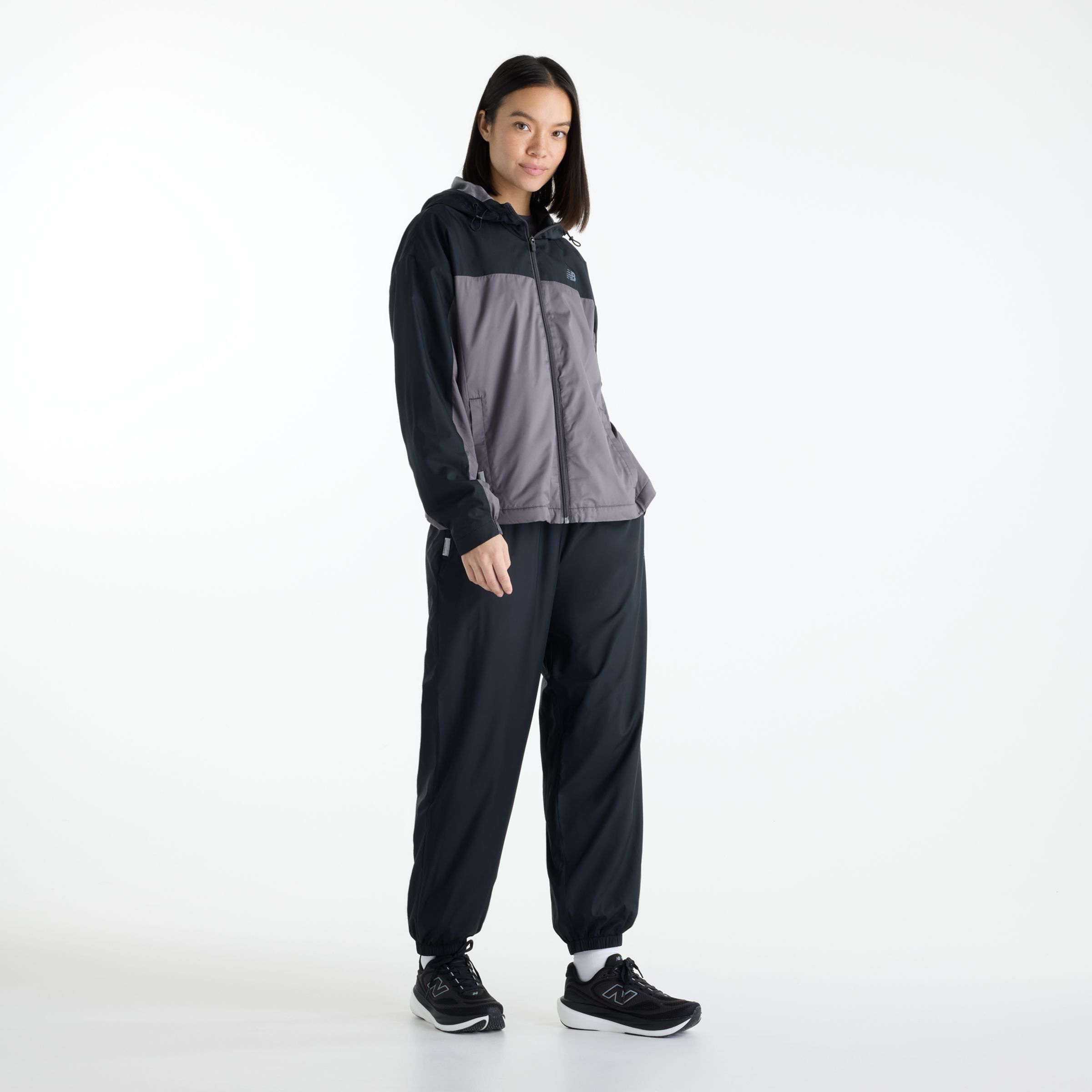 Gemma is wearing size S and is 5'7"/170.18cm. Chest: 30.5"/77.47cm, Waist: 24"/60.96cm, Hips: 35"/88.9cm