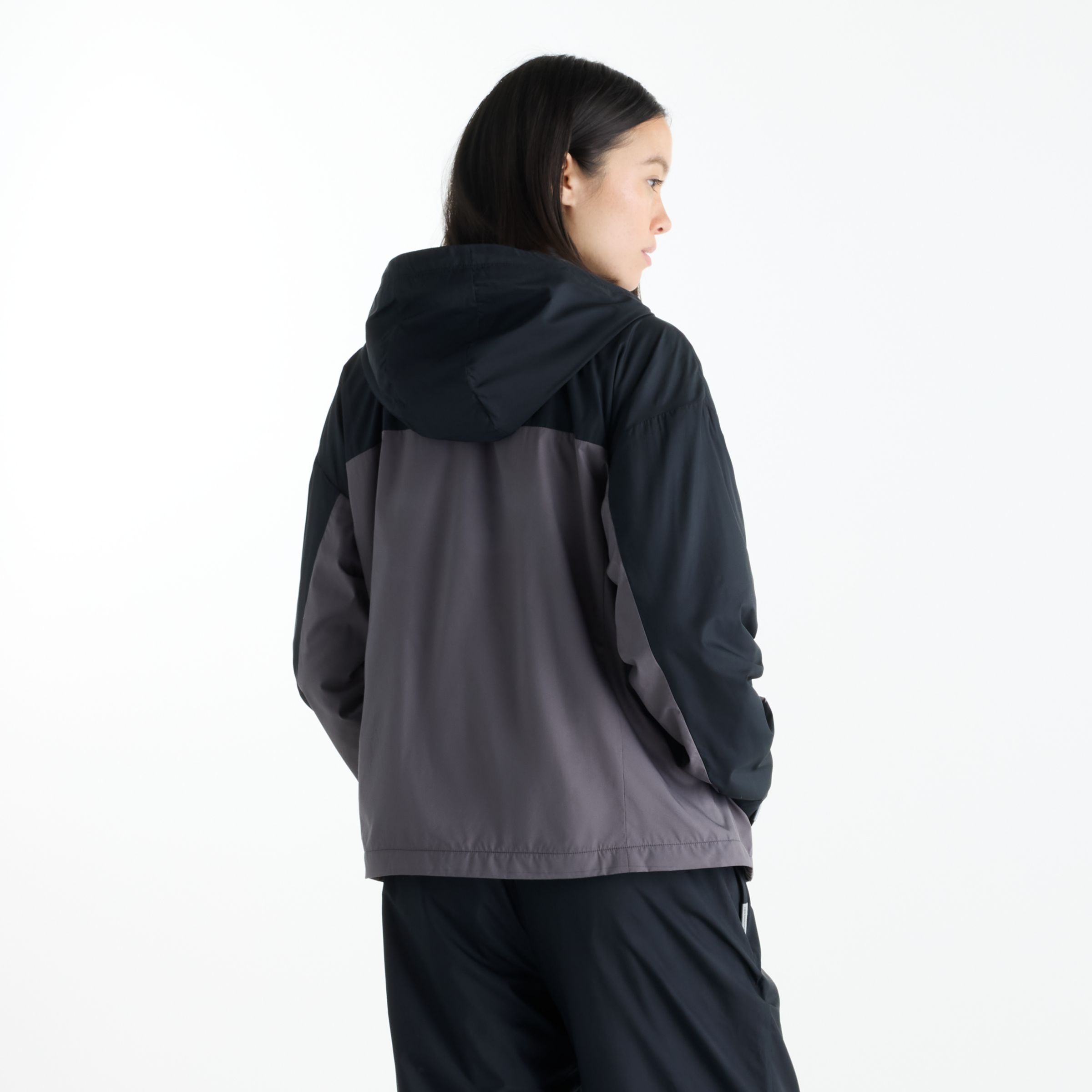 Gemma is wearing size S and is 5'7"/170.18cm. Chest: 30.5"/77.47cm, Waist: 24"/60.96cm, Hips: 35"/88.9cm