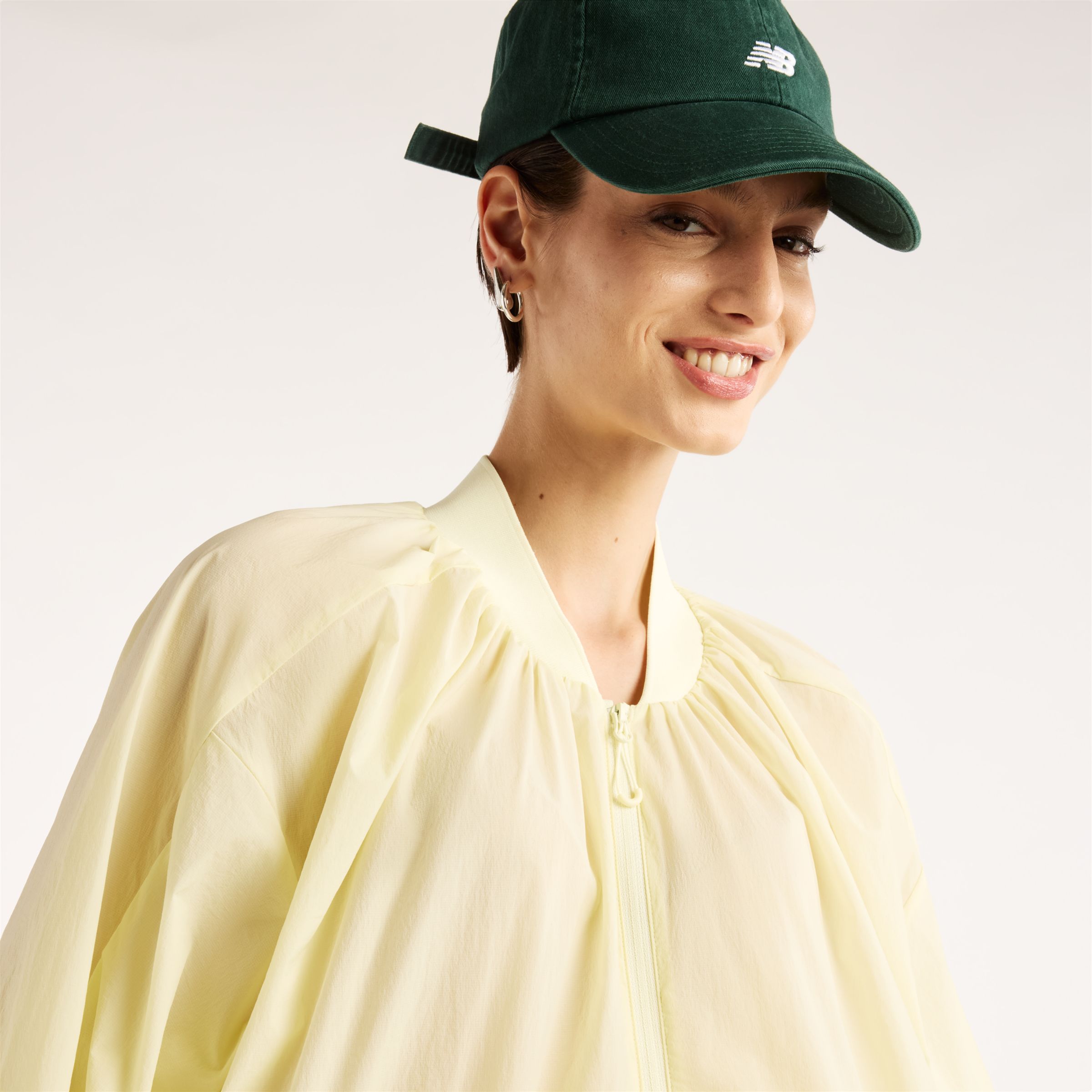 Orietta is wearing size S and is 5'8.5"/174cm. Chest: 31.5"/80cm, Waist: 23"/58cm, Hips: 34"/86cm
