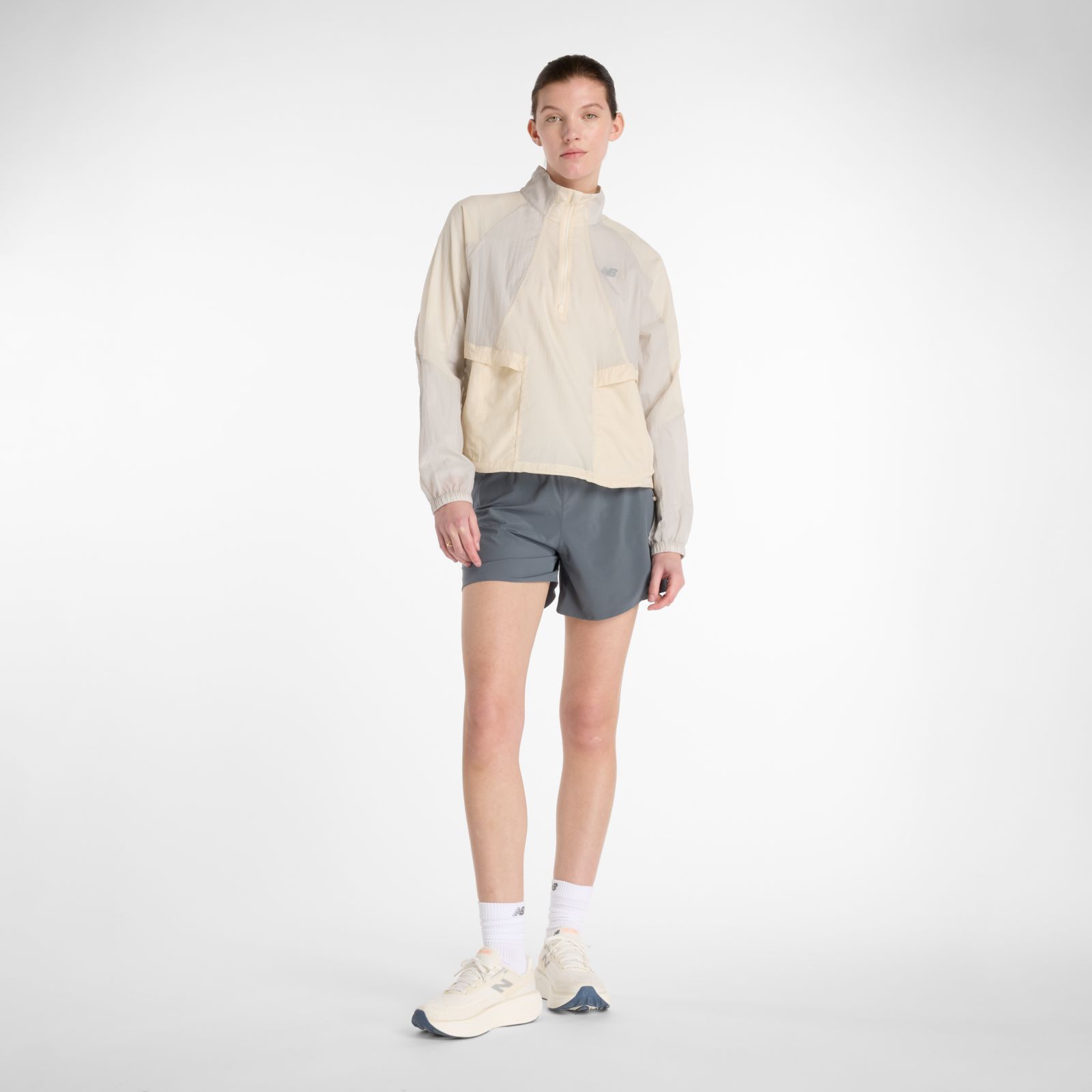 Женские куртки New Balance Run Water Resistant Jacket — фото 2
