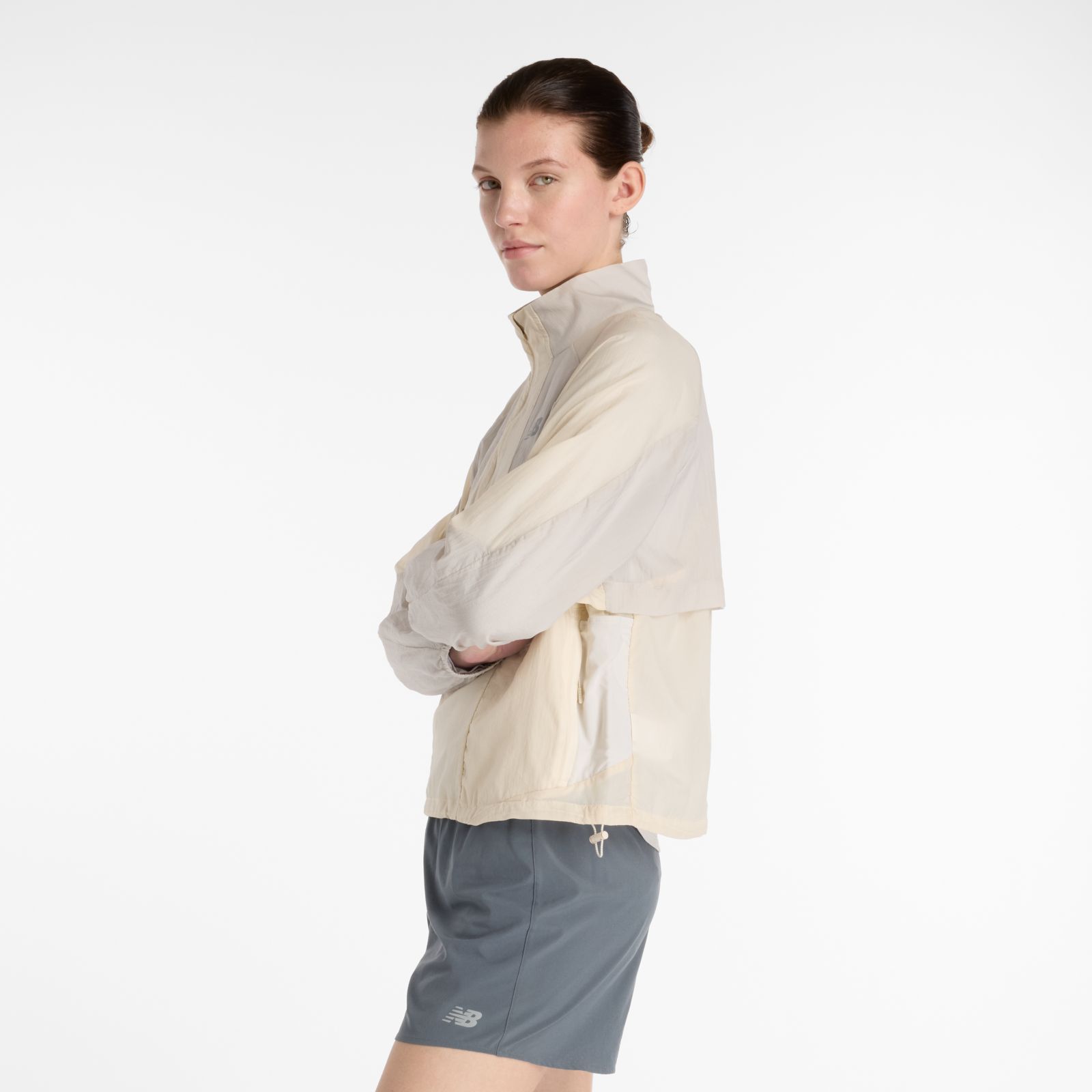 Женские куртки New Balance Run Water Resistant Jacket — фото 4