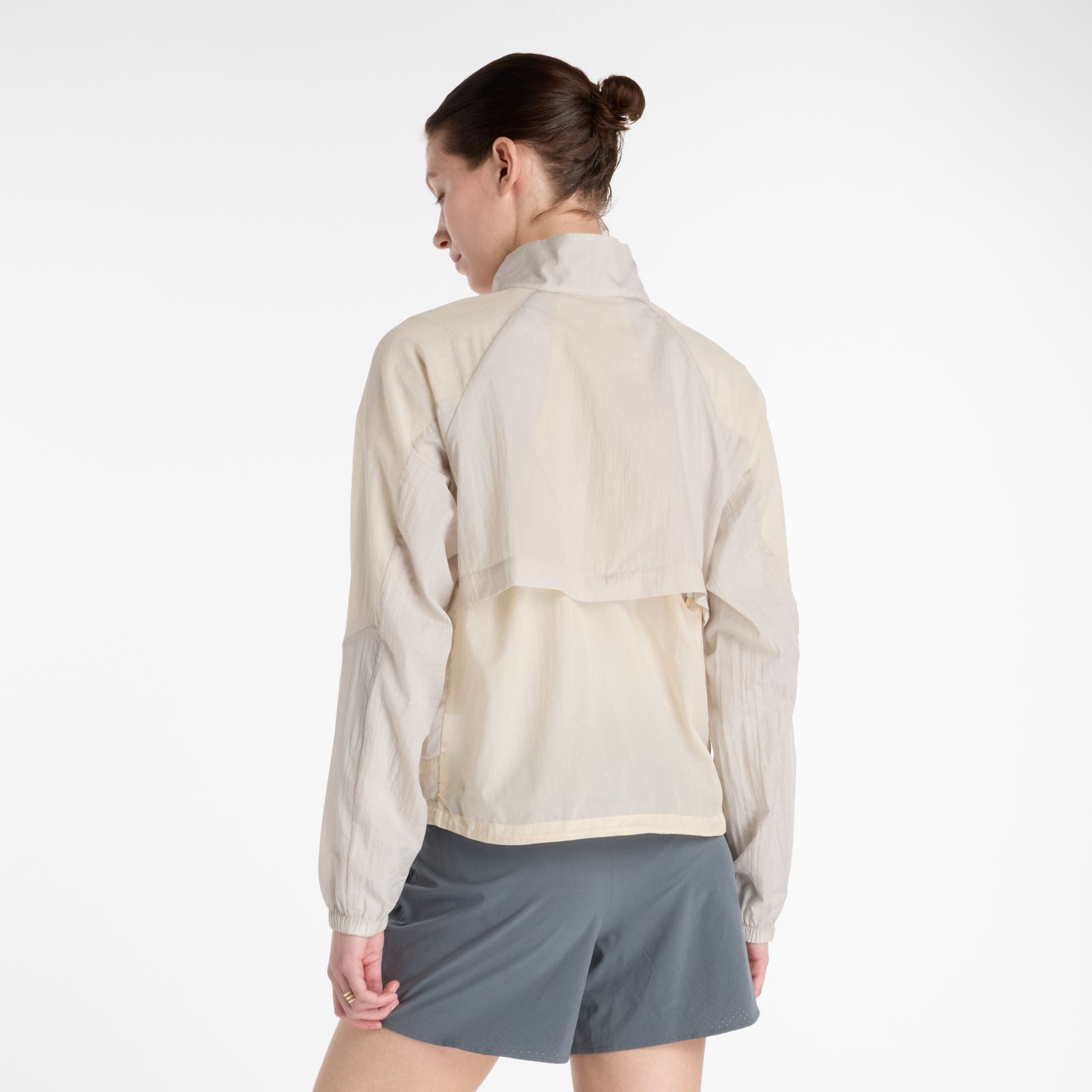 Женские куртки New Balance Run Water Resistant Jacket — фото 3
