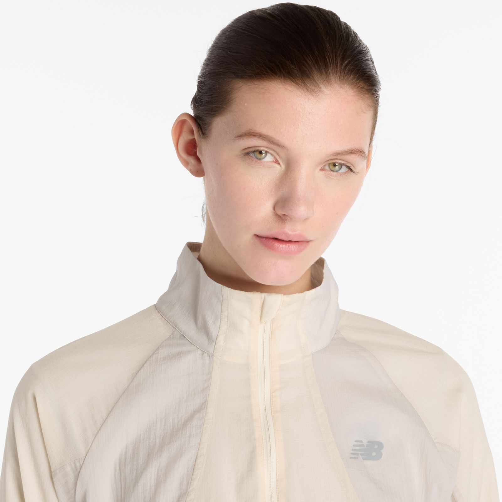 Женские куртки New Balance Run Water Resistant Jacket — фото 7
