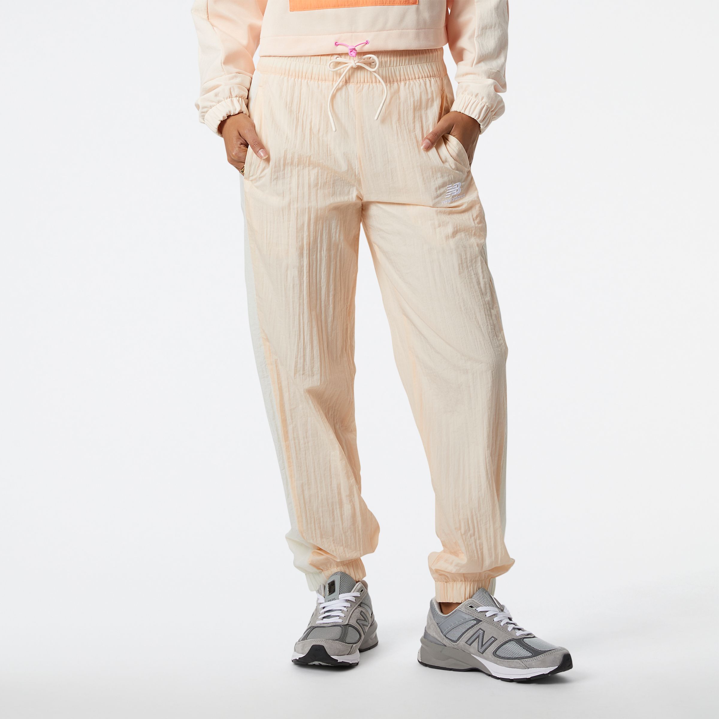 

New Balance Women's NB Athletics Amplified Woven Pant Pink - Pink