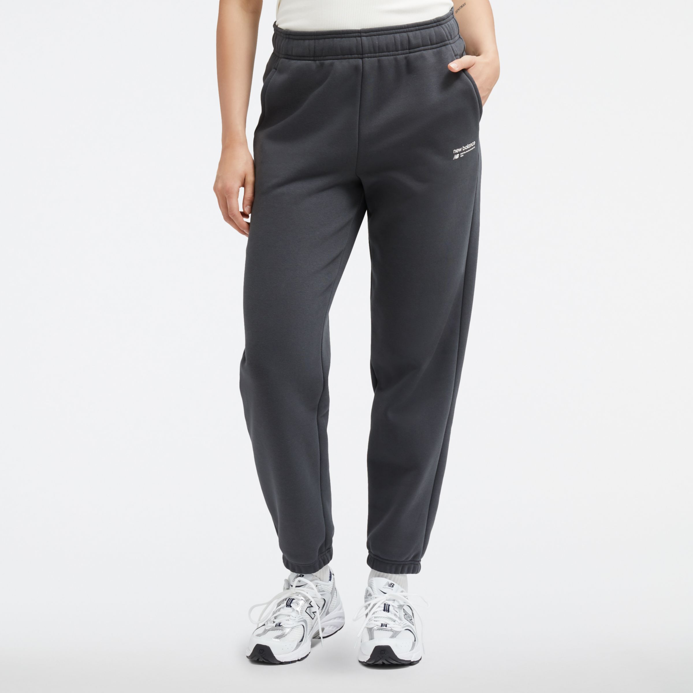 

New Balance Women's Linear Heritage Brushed Back Fleece Sweatpant Black - Black