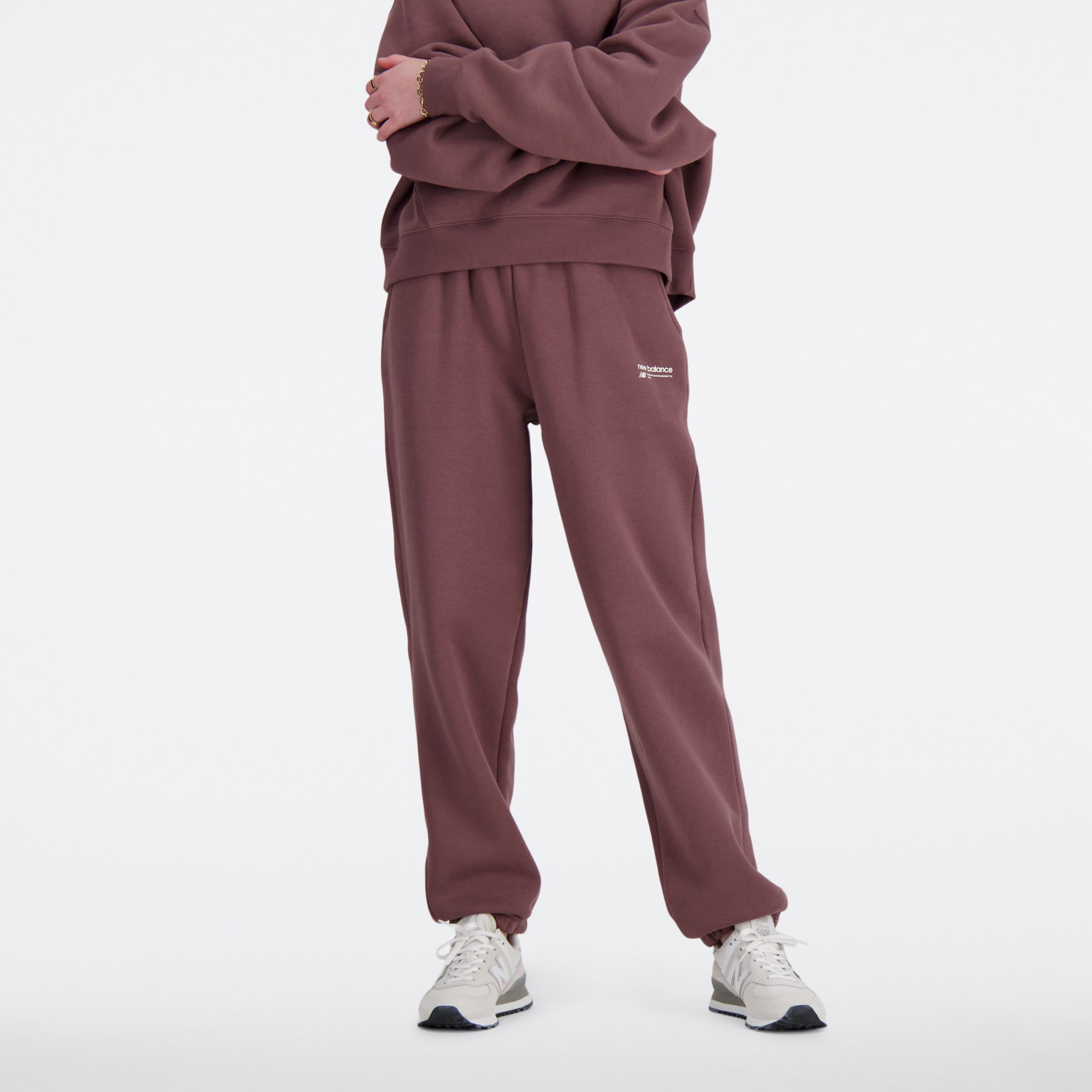 

New Balance Women's Linear Heritage Brushed Back Fleece Sweatpant Brown - Brown